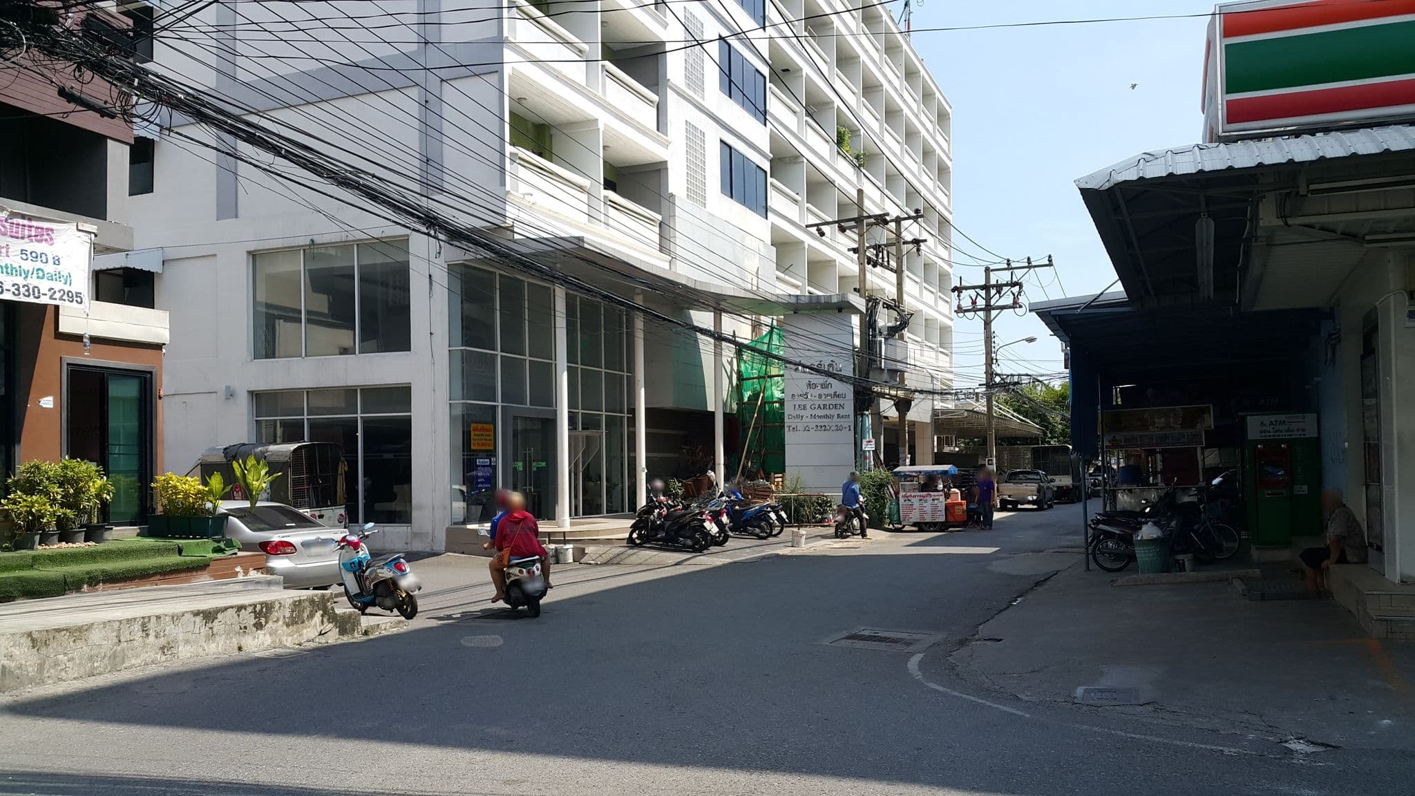 Street view near Hotel, Phra Khanong — © jrcarlsen (CC BY-SA · Mapillary)