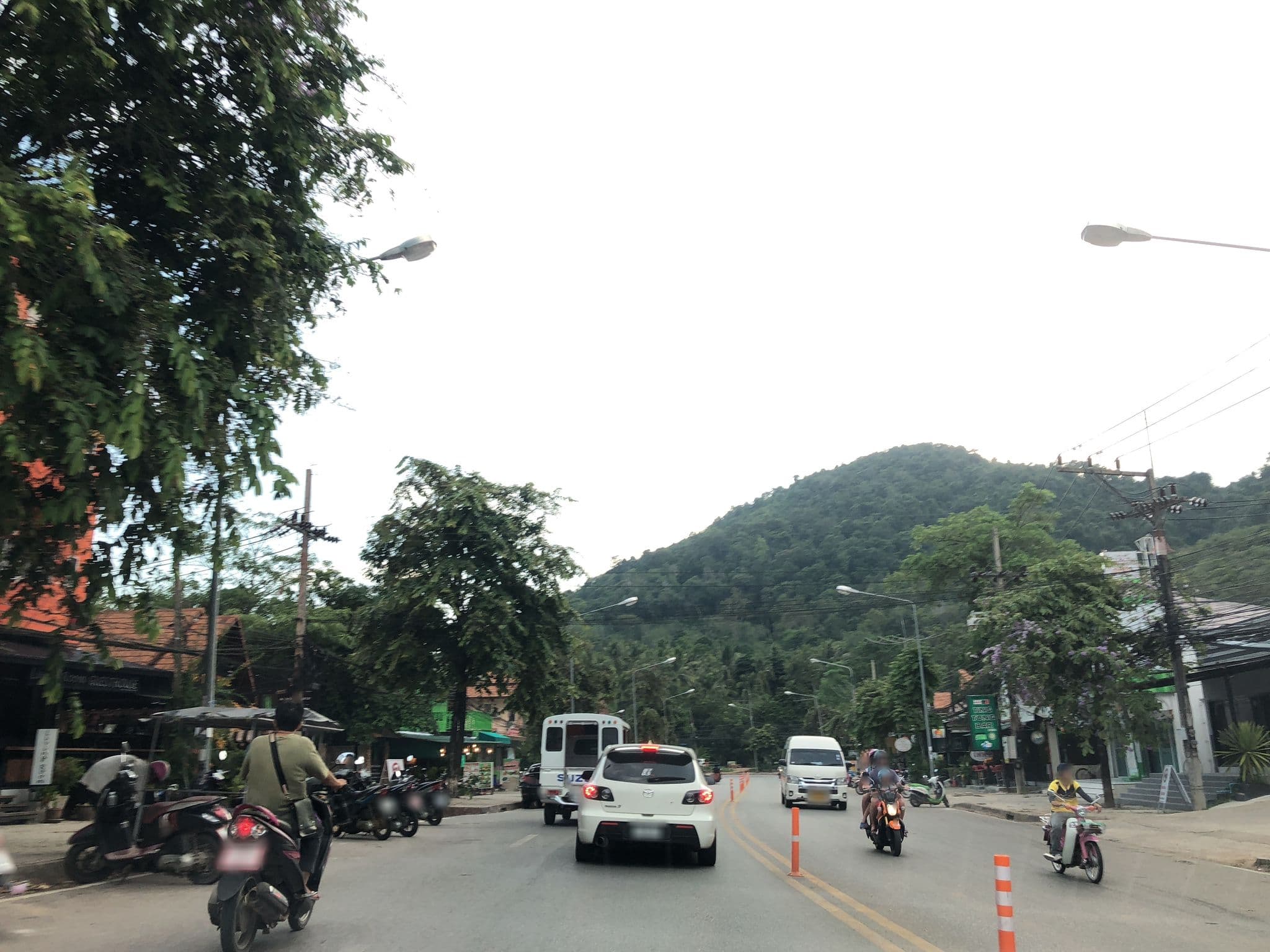 Street view near 3 Bees Guesthouse, Ban Ao Nang