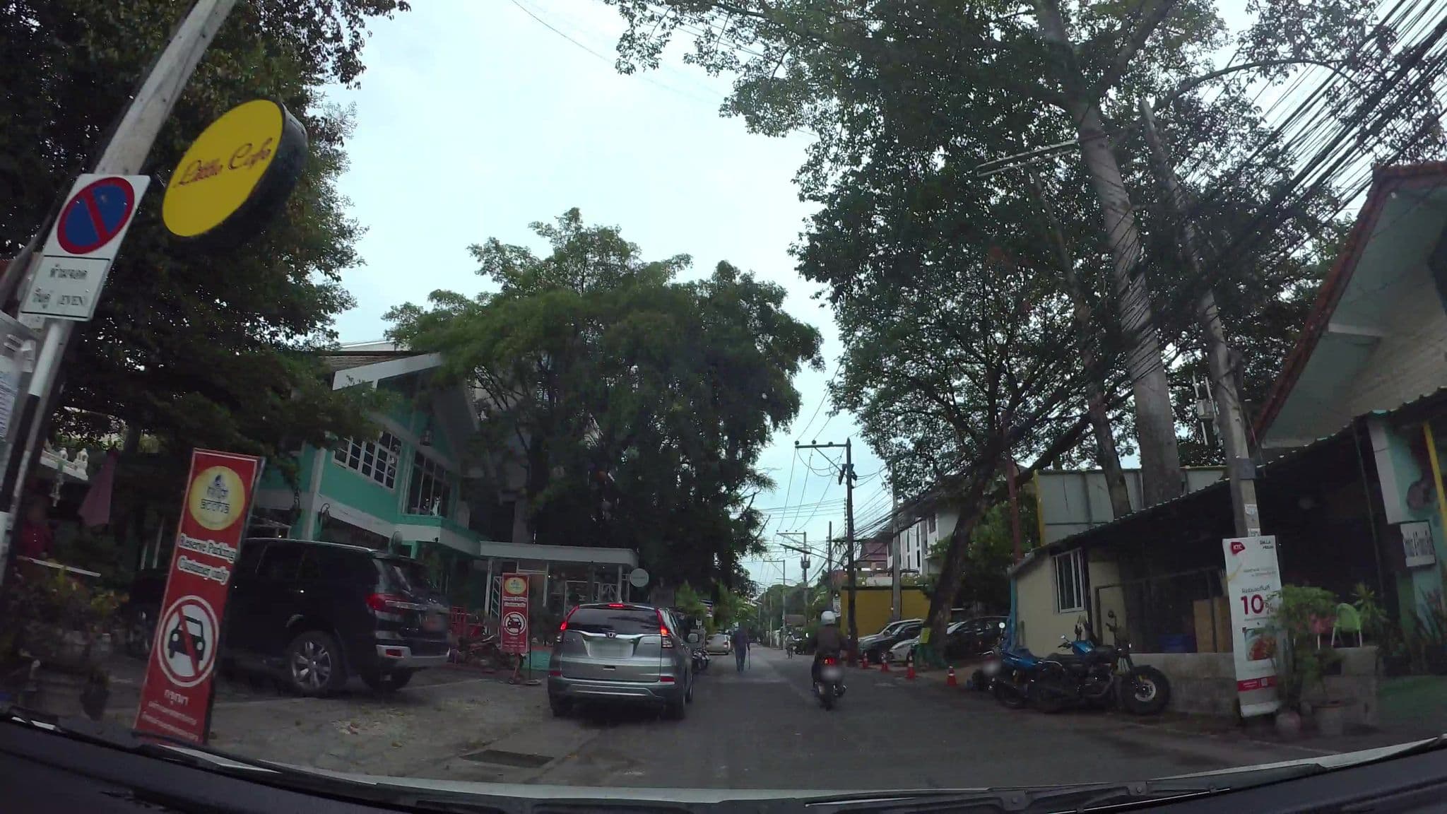 Street view near Chaiyo Hotel, Chiang Mai — © kaart_3 (CC BY-SA · Mapillary)