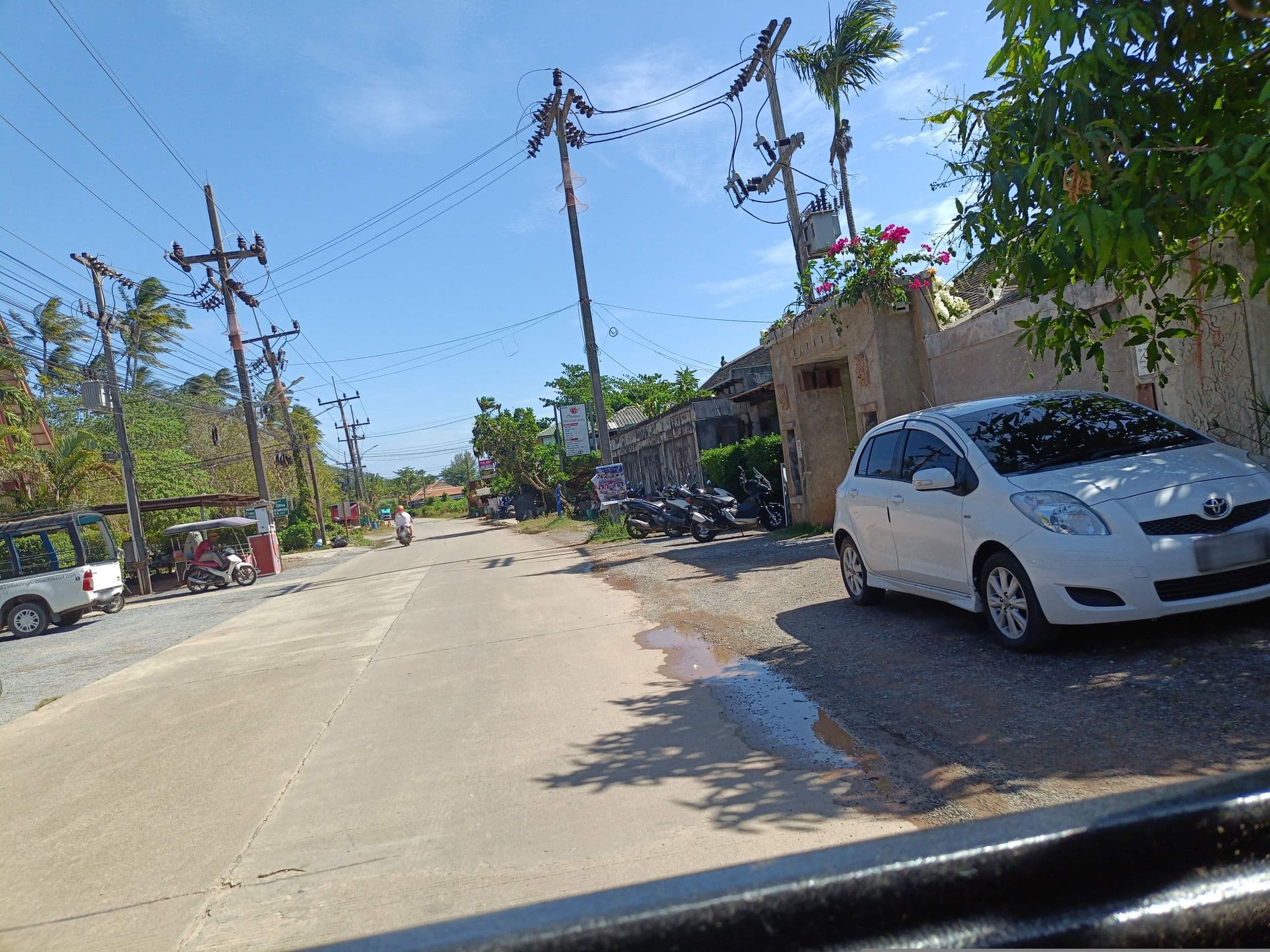 Street view near Horizon Beach Bungalows, Ko Lanta — © skillsy (CC BY-SA · Mapillary)