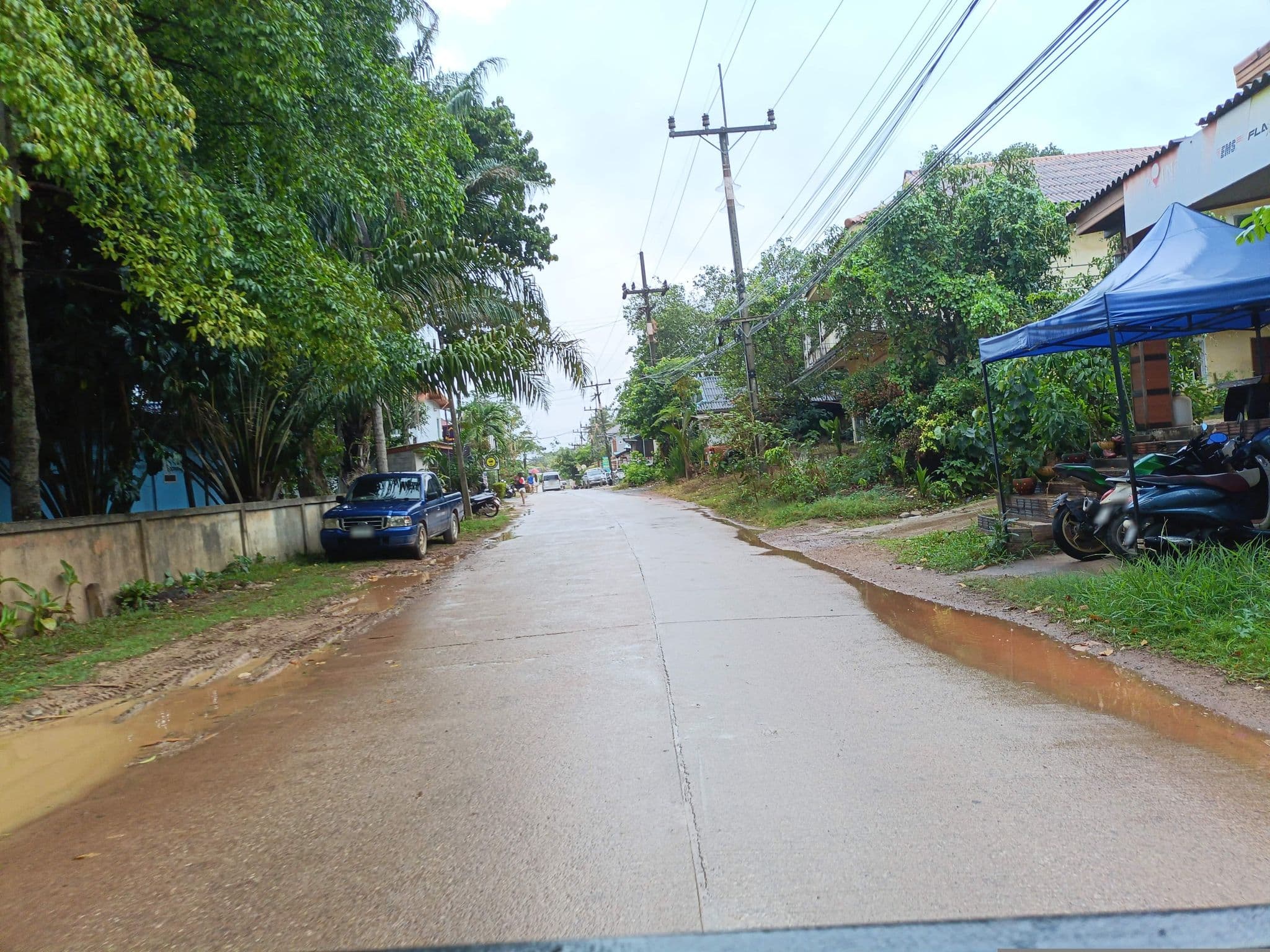 Street view near Lanta Paradise Beach Resort, Ko Lanta — © skillsy (CC BY-SA · Mapillary)