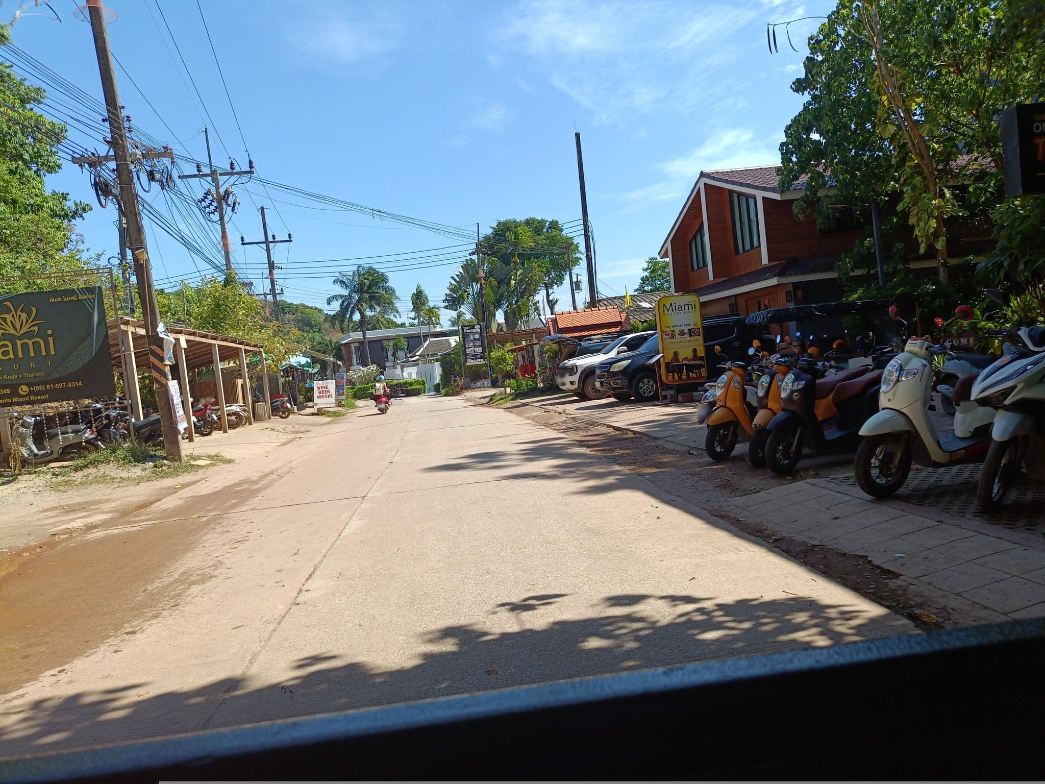 Street view near Lanta Paragon Resort, Ko Lanta — © skillsy (CC BY-SA · Mapillary)