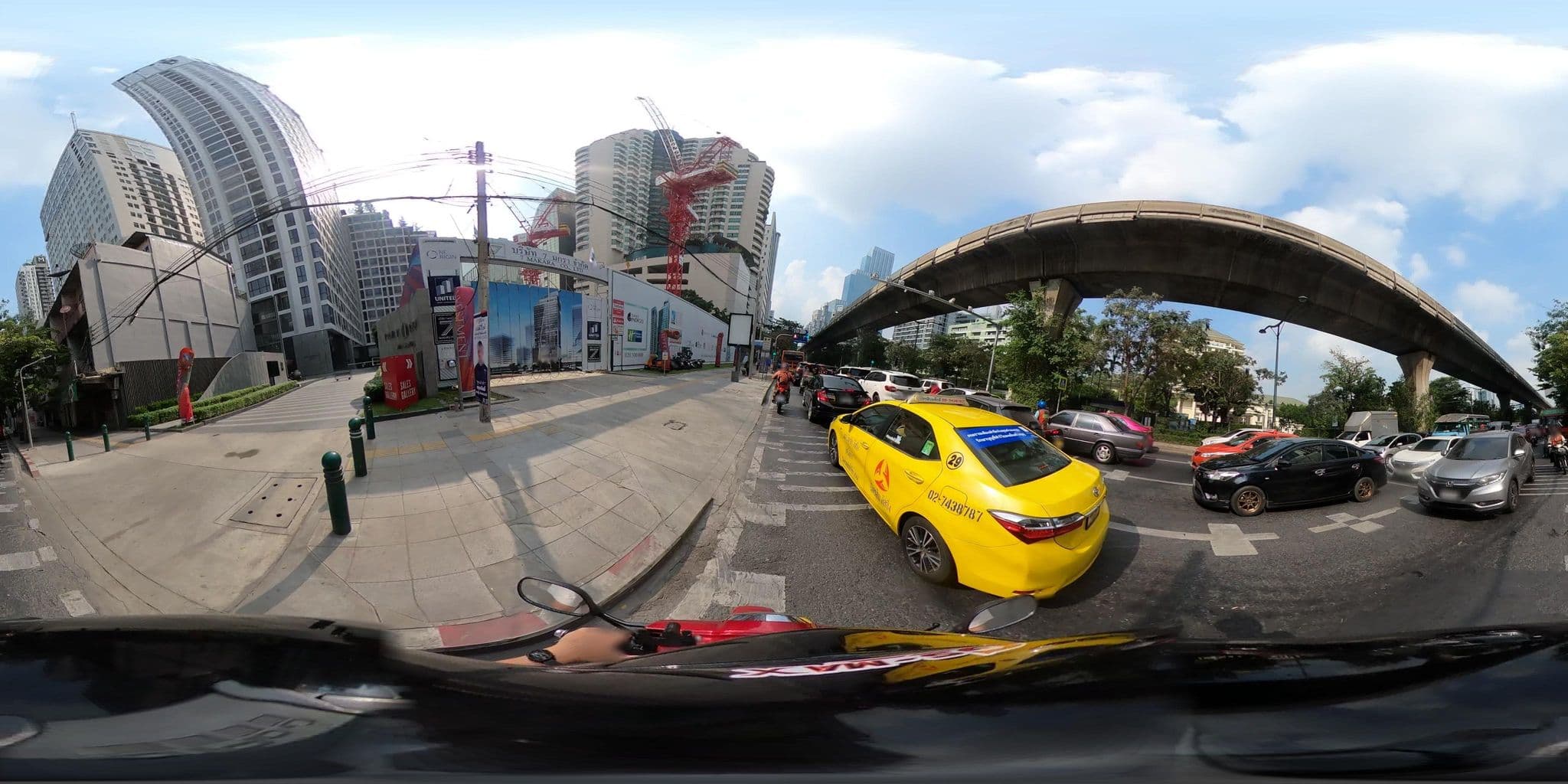 Street view near The Motley House, Ratchathewi — © NatchaponJ (CC BY-SA · Mapillary)