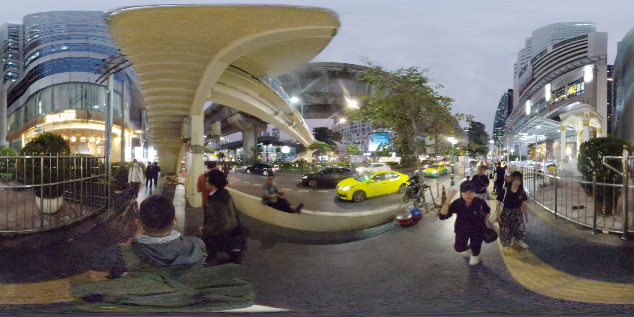 Street view near Darjelling Boutique, Watthana