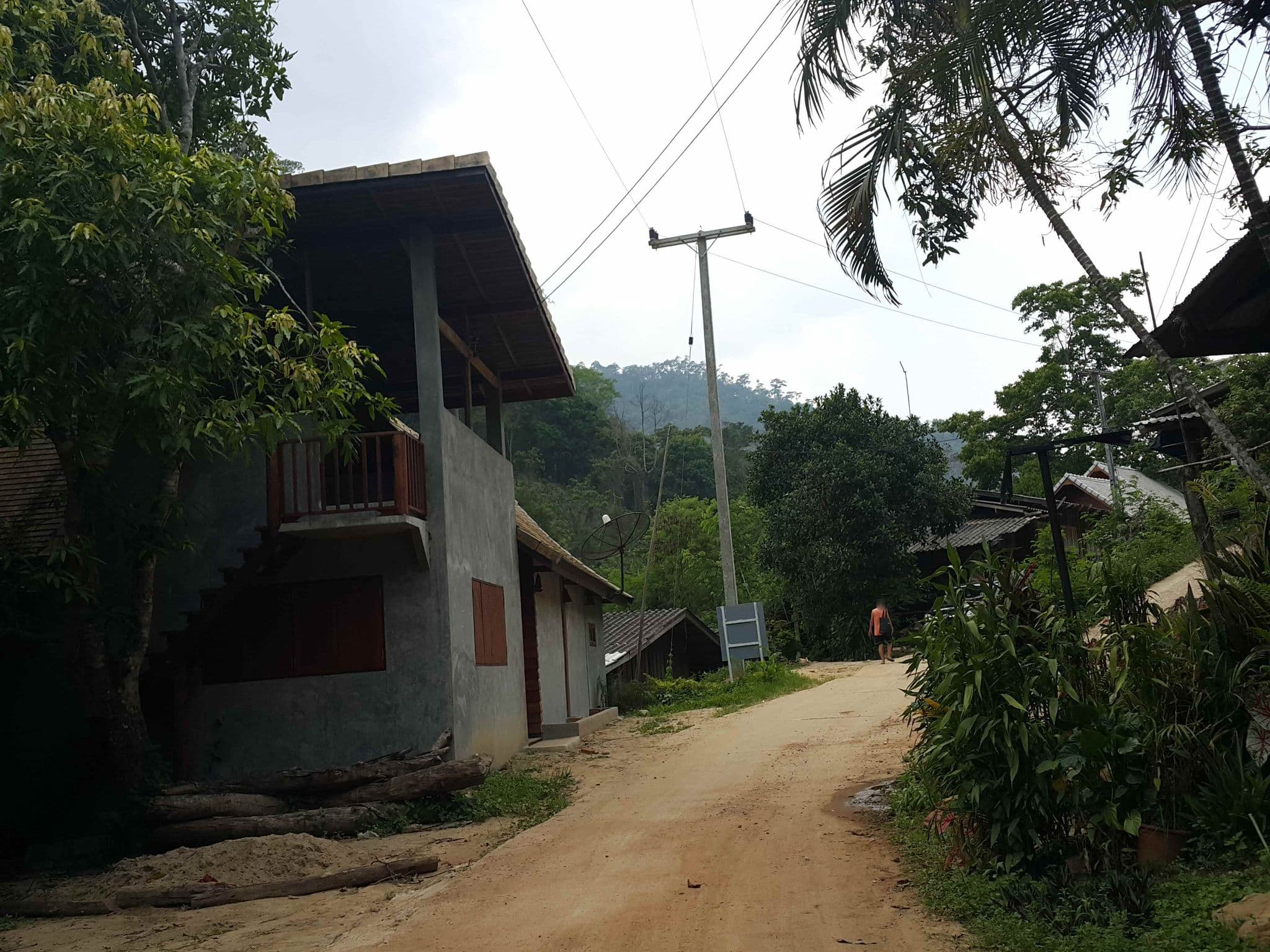 Street view near Baan Anatta Resort, Pai