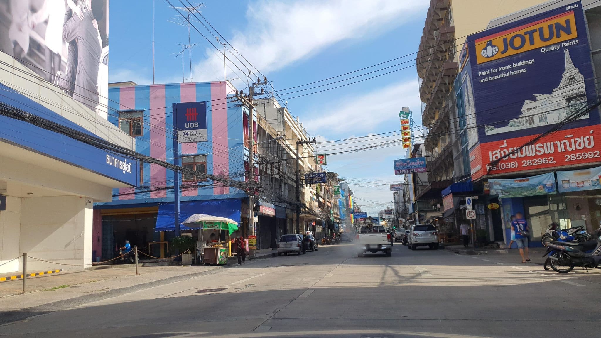 Street view near Unakul hotel, Chon Buri — © jrcarlsen (CC BY-SA · Mapillary)