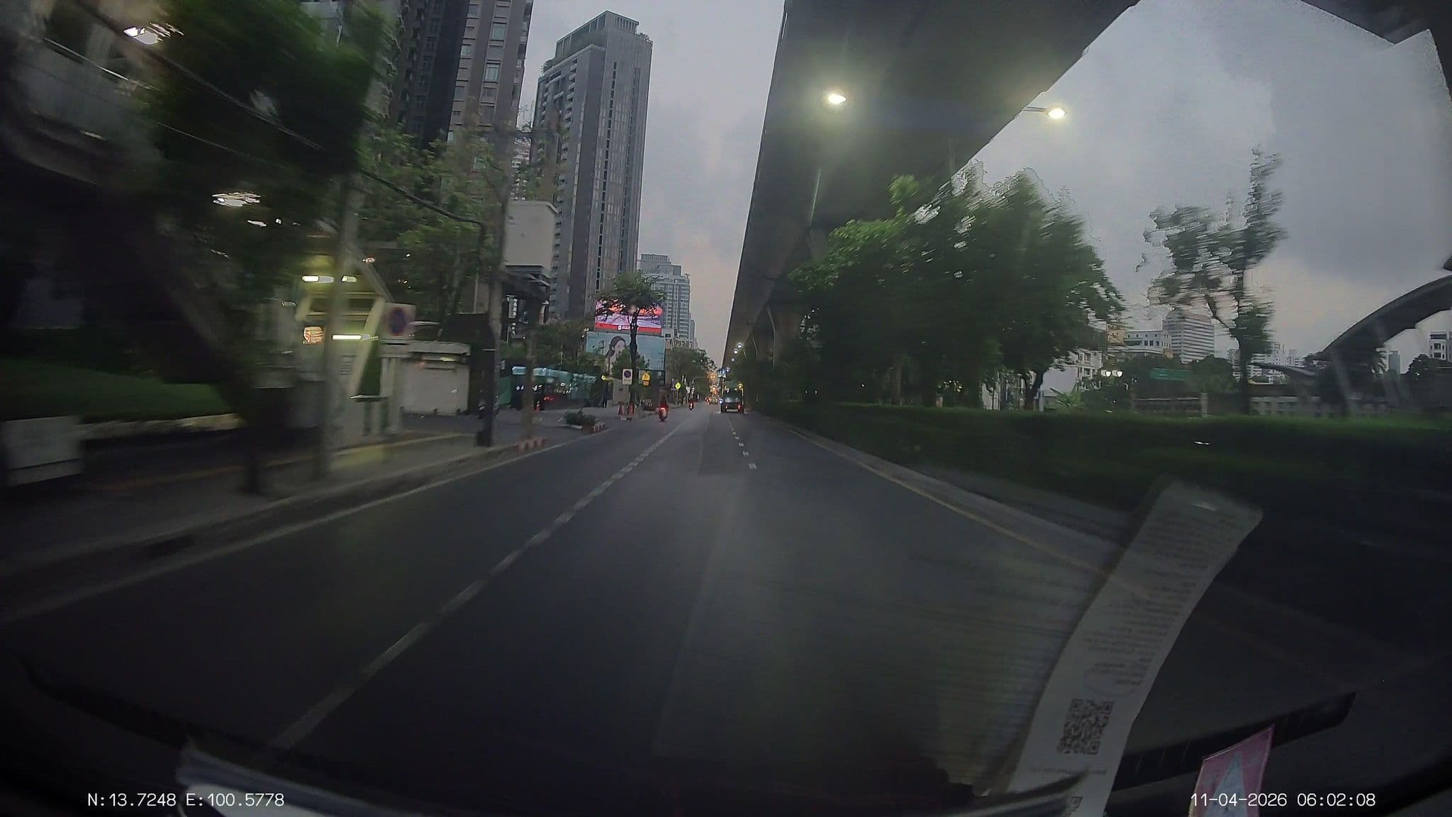 Street view near Thonglor Suites Hotel, Watthana