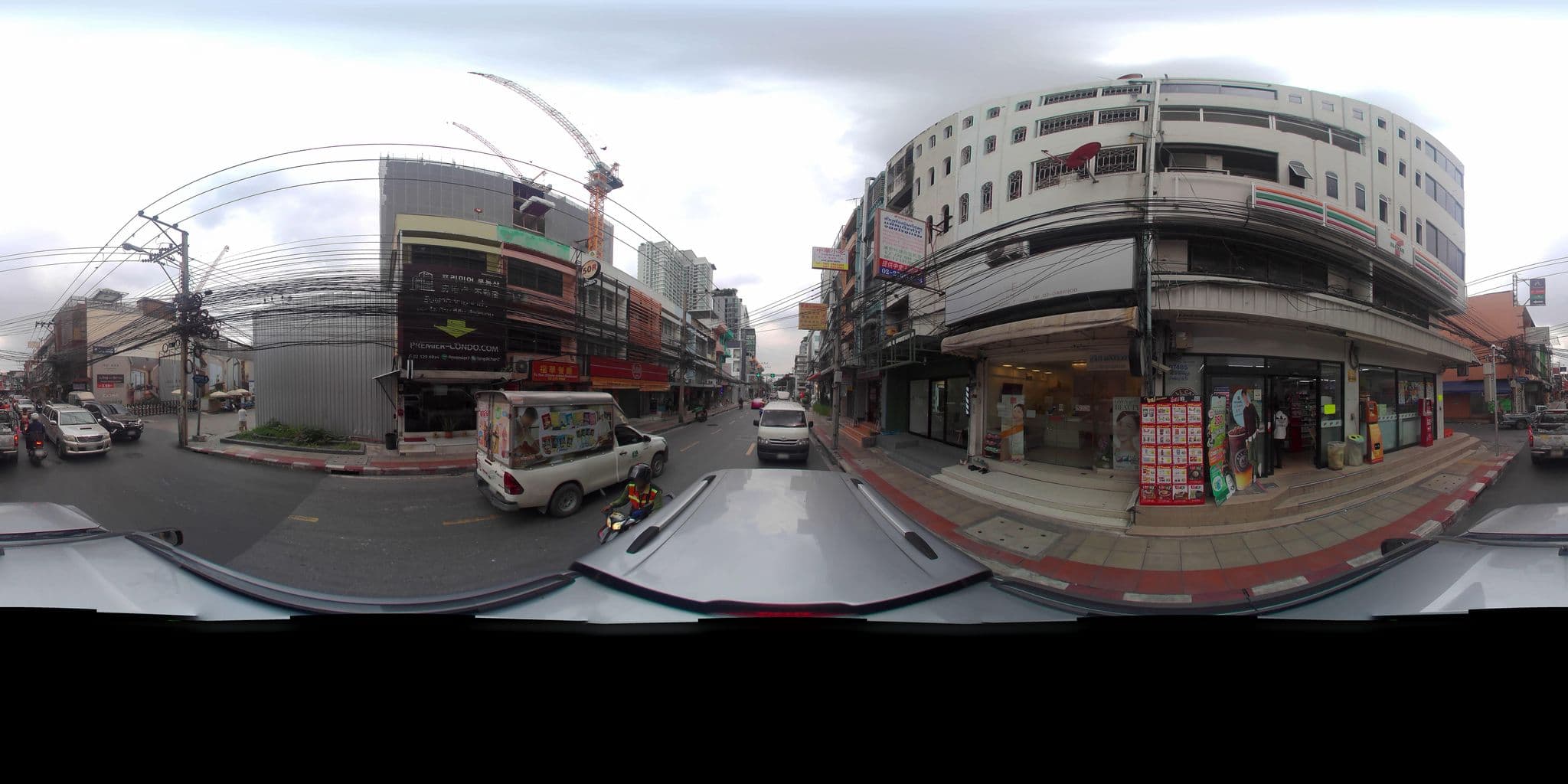 Street view near Amaranta Suites, Huai Khwang — © tritaporn (CC BY-SA · Mapillary)
