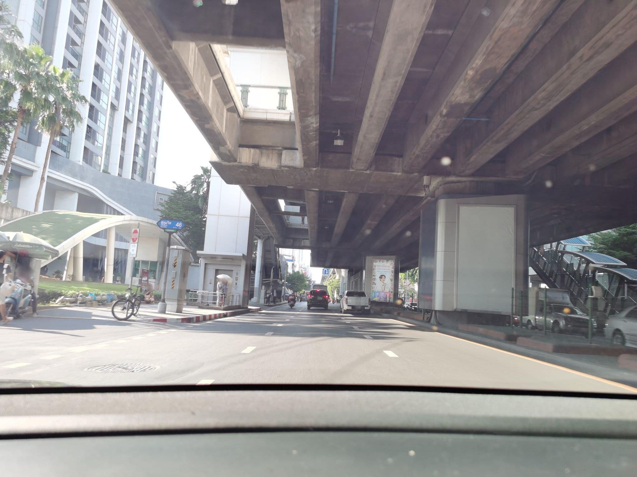 Street view near The Mix Bangkok, Khlong Toei — © lin_wang (CC BY-SA · Mapillary)