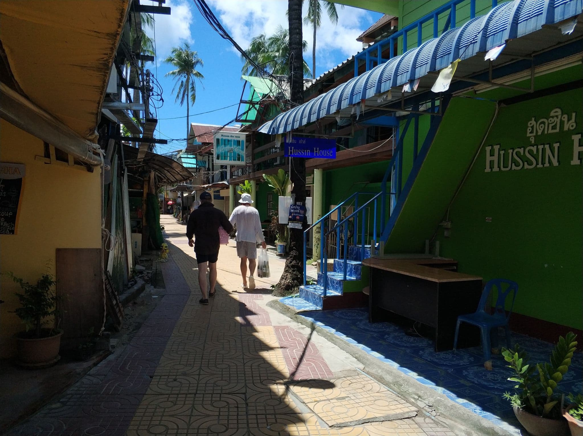 Street view near PP Insula, Ban Phru Nai — © freddouhelk (CC BY-SA · Mapillary)