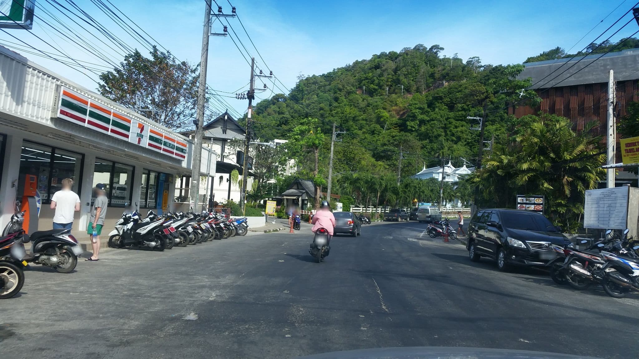 Street view near Jinda Guest House, Ko Chang