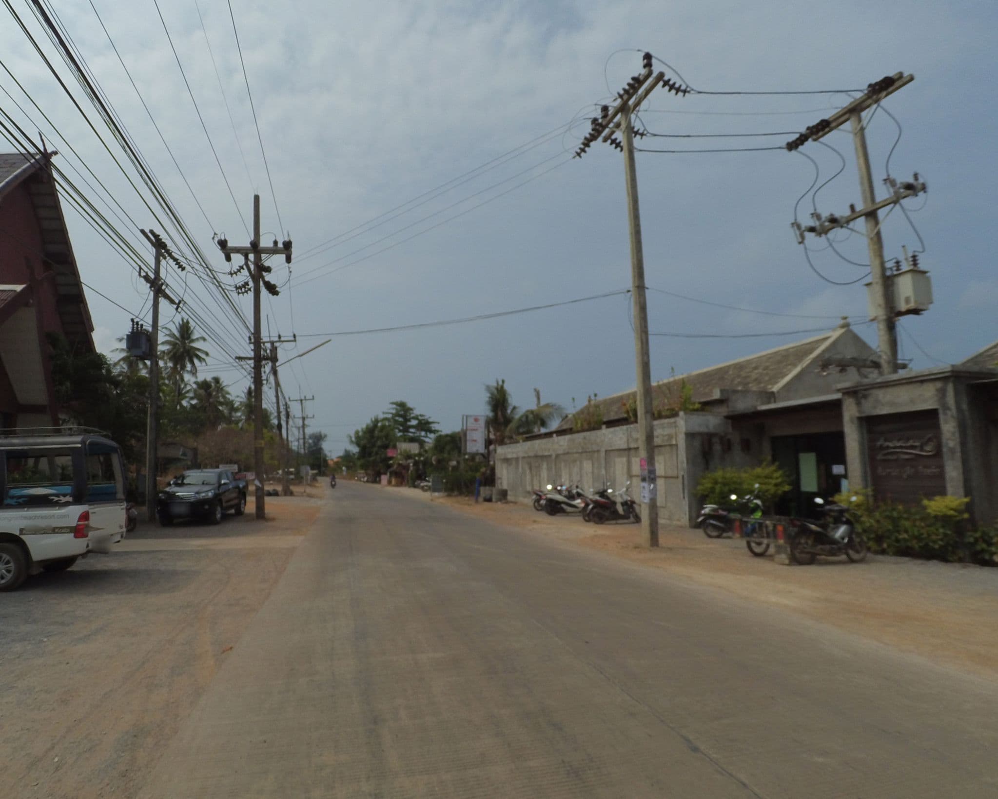 Street view near Lanta Klong Nin Beach Resort, Ko Lanta — © soesoe (CC BY-SA · Mapillary)