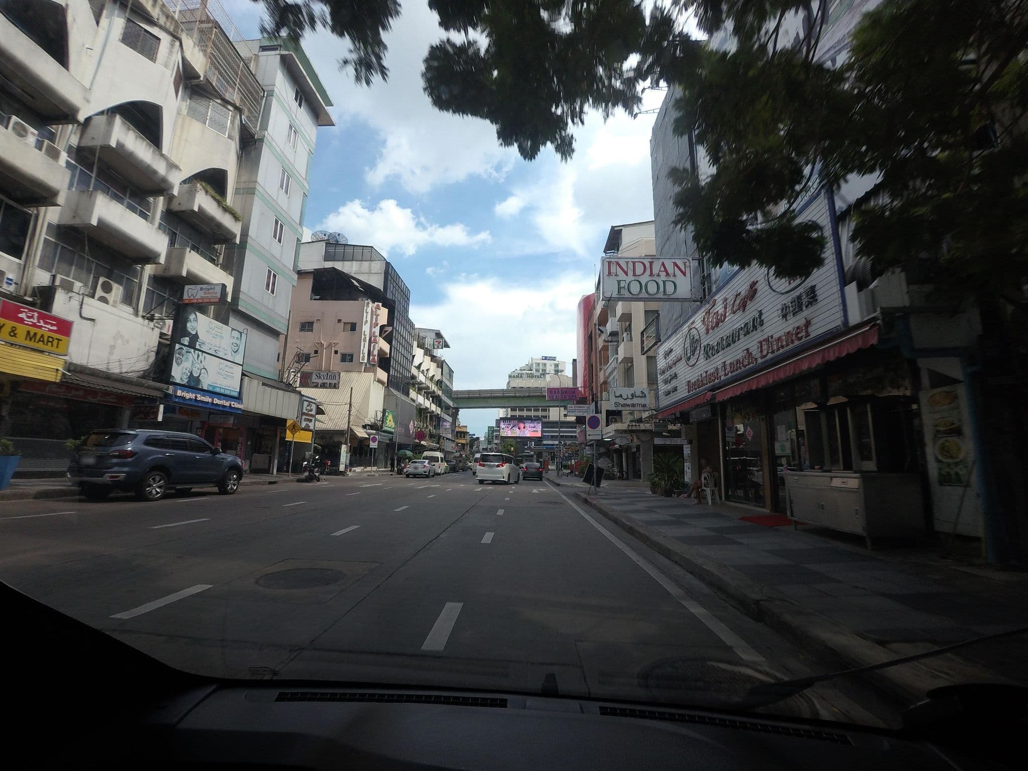 Street view near Al-Jazeera Hotel, Makkasan — © mishari (CC BY-SA · Mapillary)