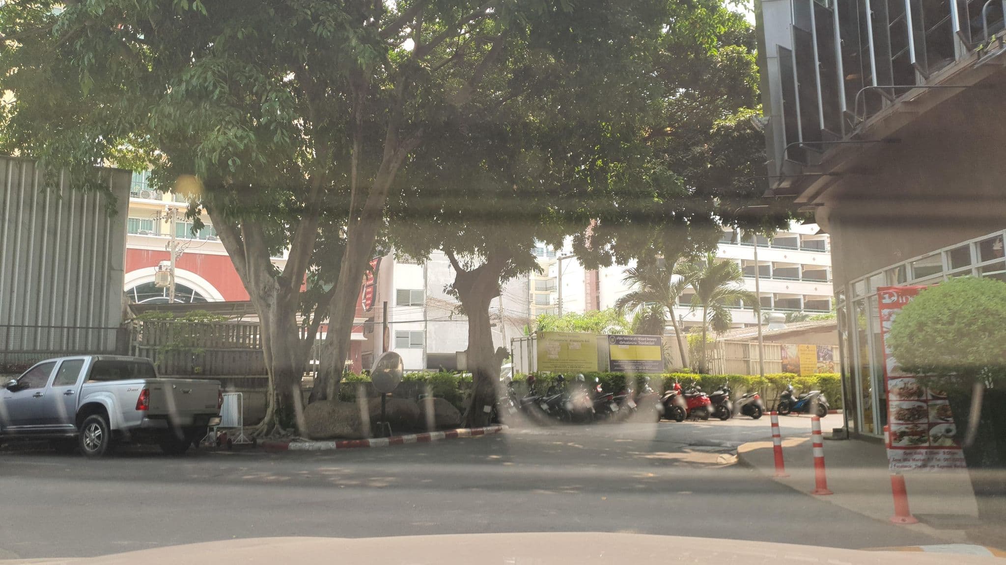 Street view near Fourteen Again Hotel, Pattaya
