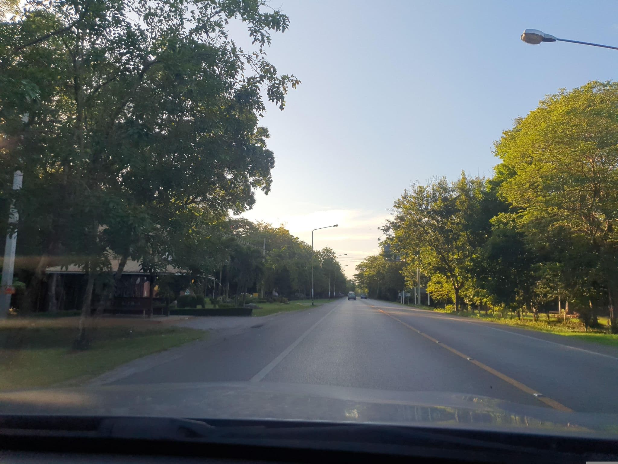 Street view near tụt, Chom Bueng — © jrcarlsen (CC BY-SA · Mapillary)