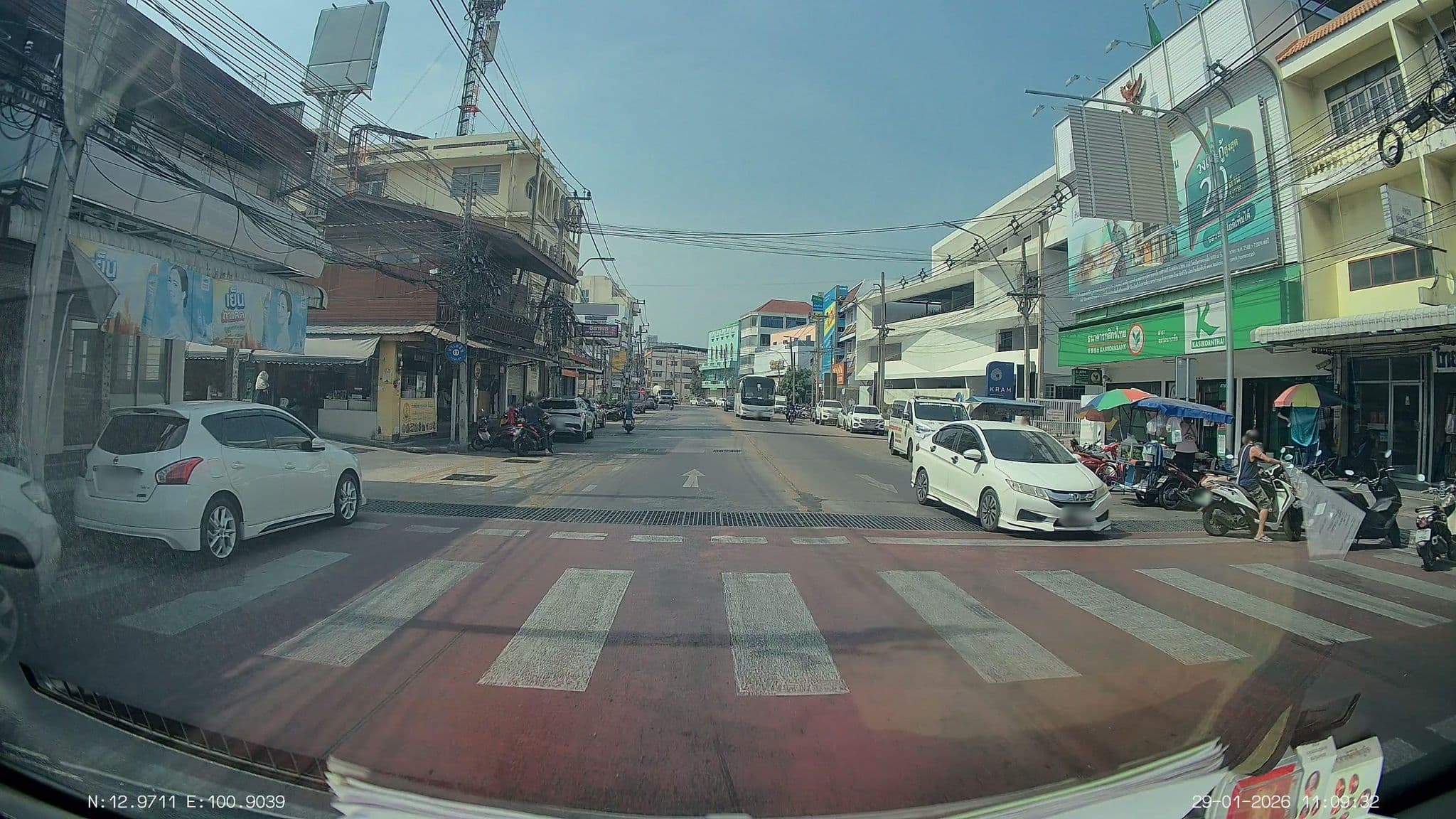 Street view near Jiraphon 2 Hotel, Pattaya