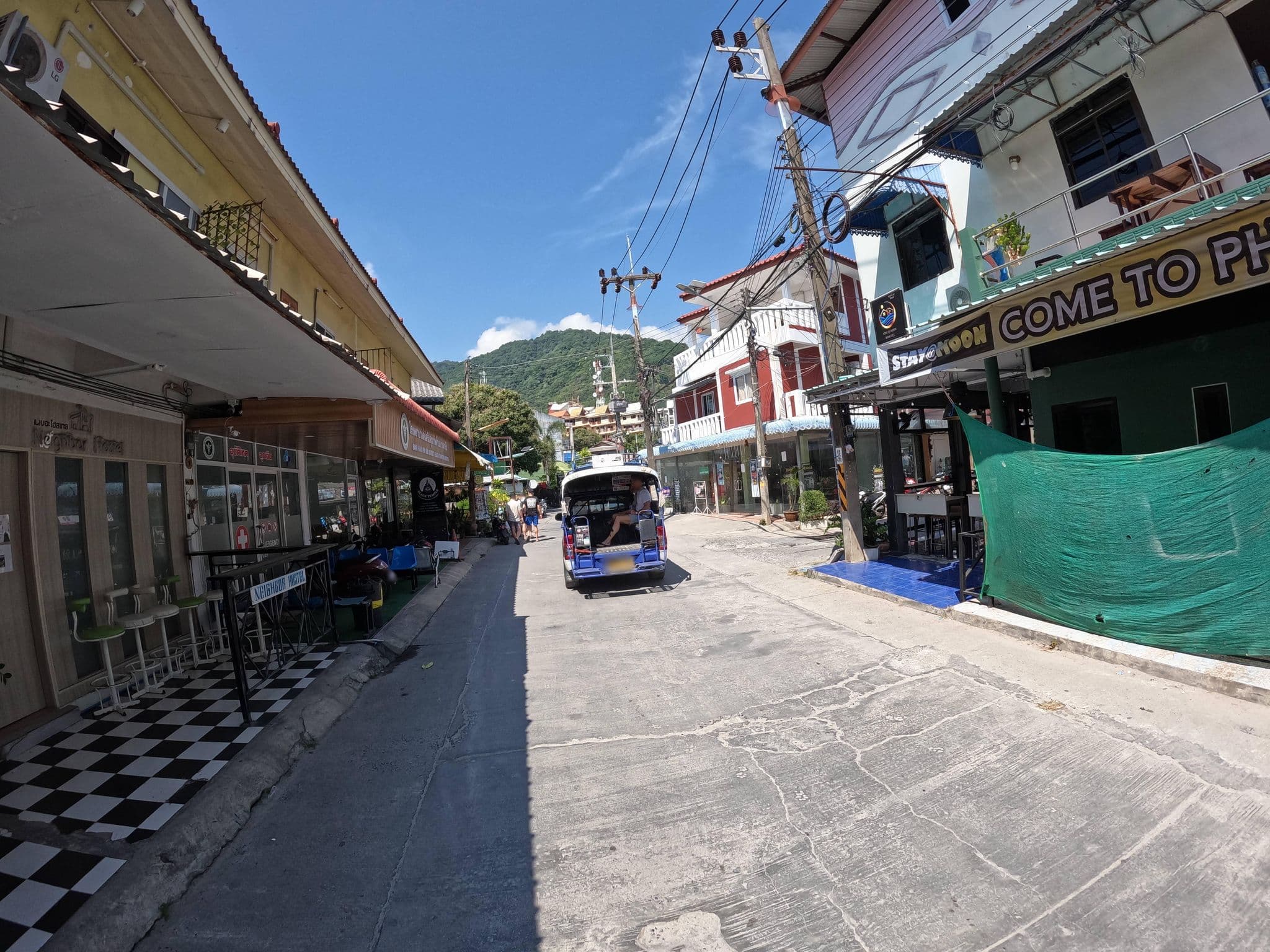 Street view near Seventeen Hostel, Ko Pha Ngan