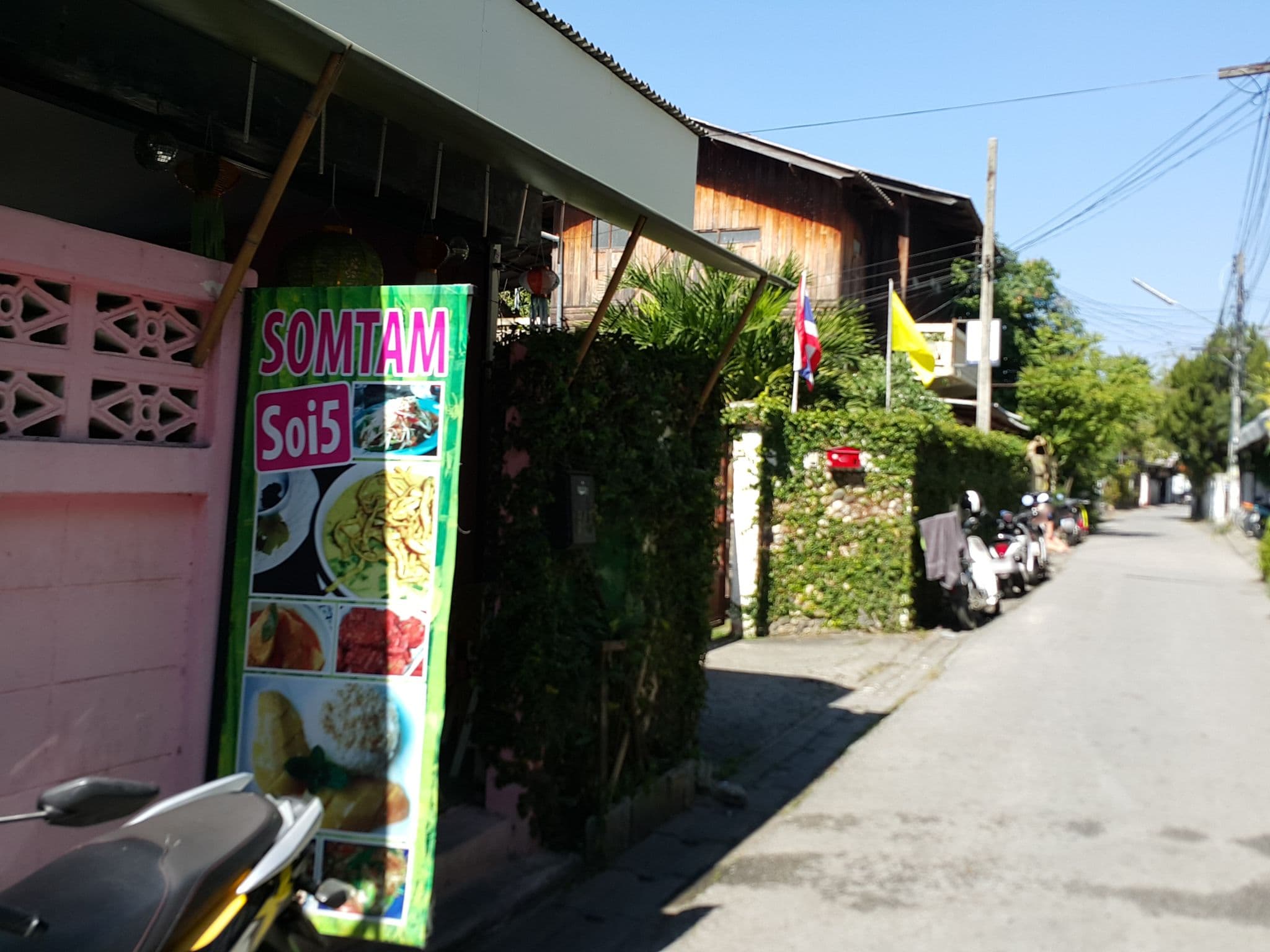 Street view near Ampawan Guesthouse, Chiang Mai — © jrcarlsen (CC BY-SA · Mapillary)