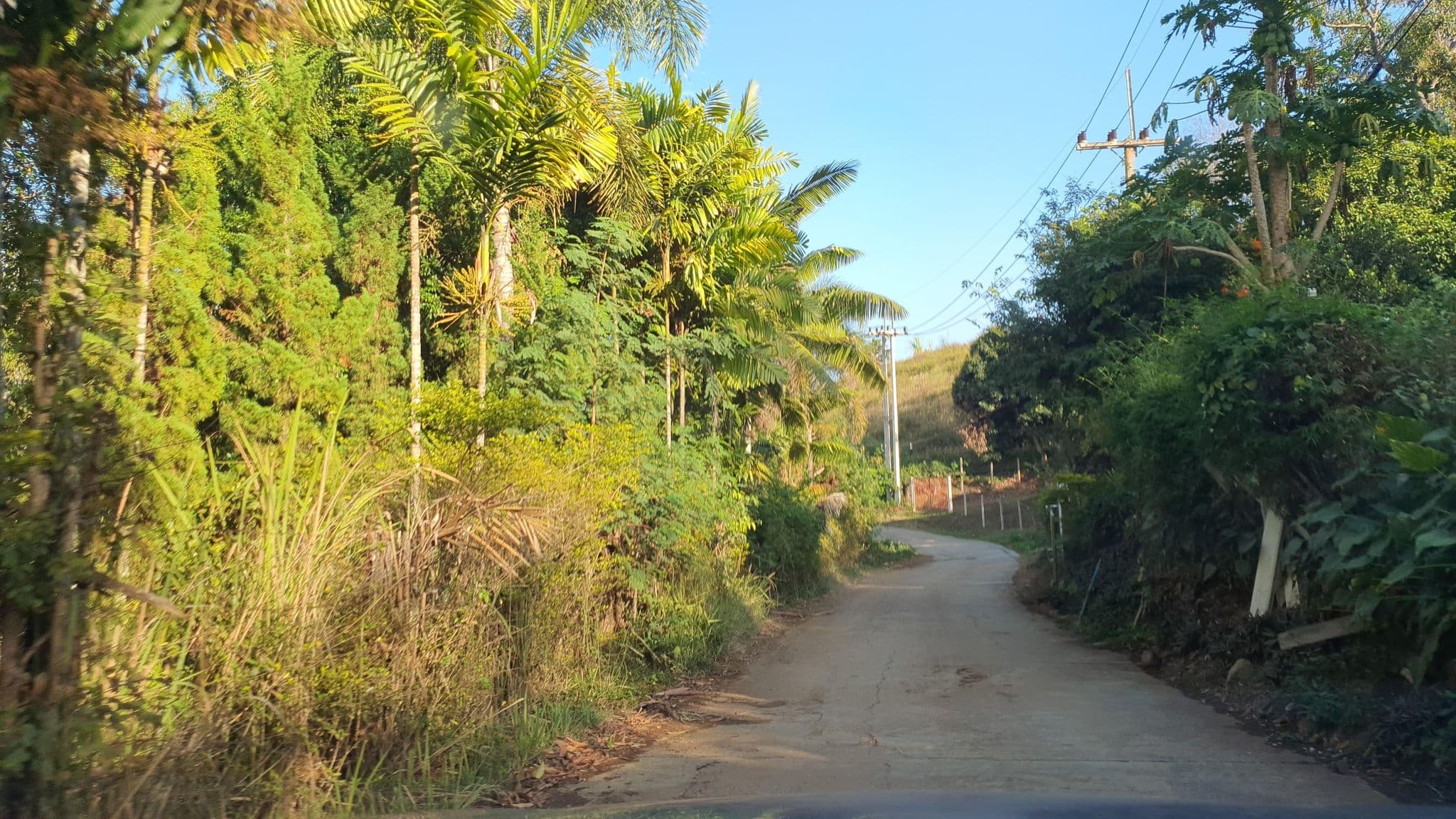 Street view near Olive Home, Hang Dong — © jrcarlsen (CC BY-SA · Mapillary)