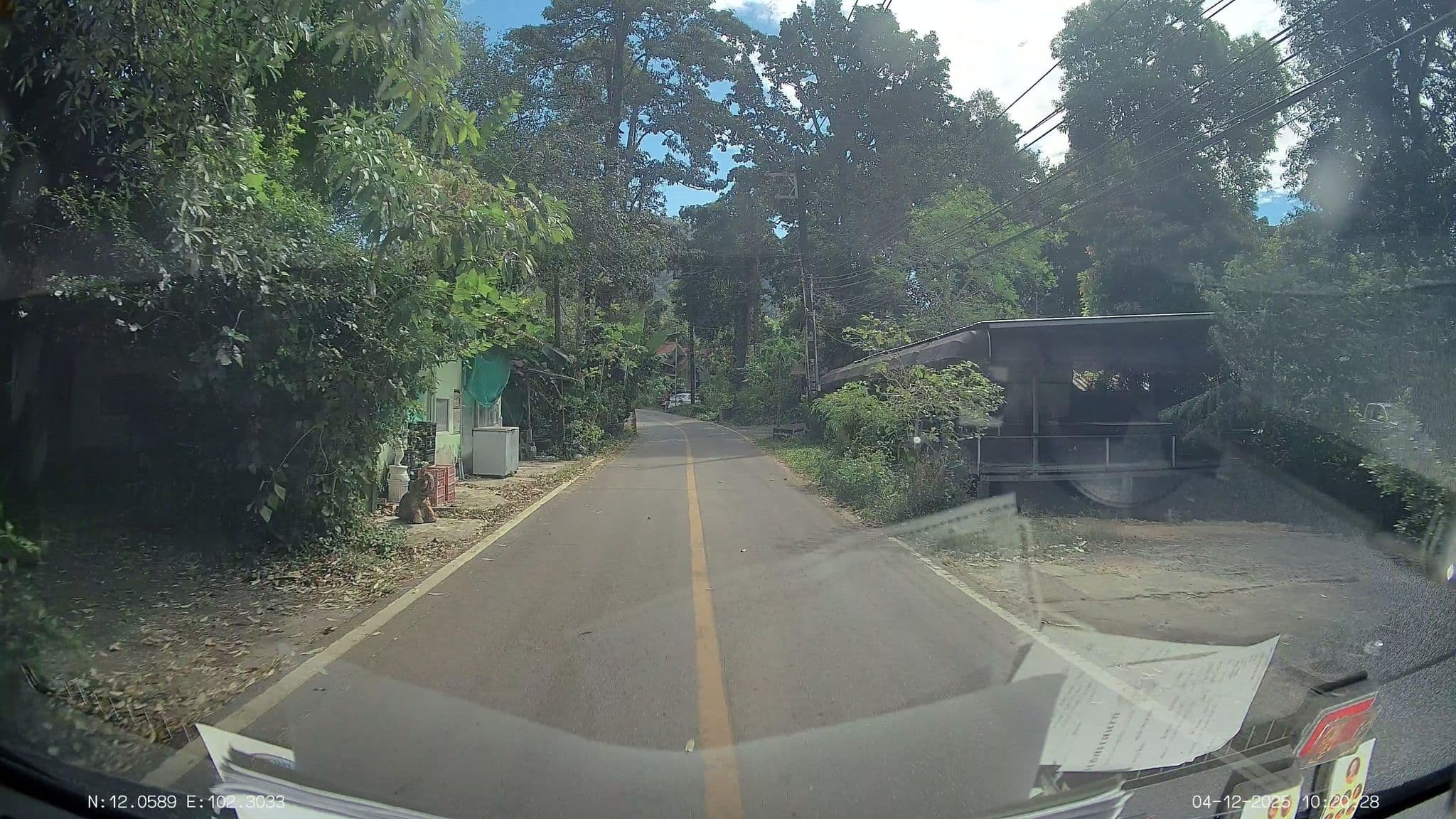 Street view near Chang Noi Resort, Ko Chang — © ThailandCambodia (CC BY-SA · Mapillary)