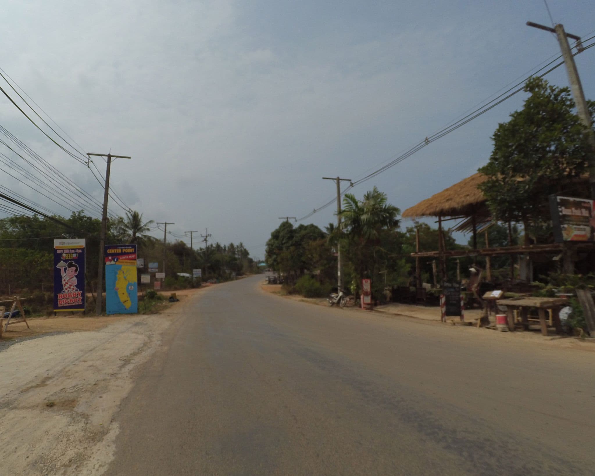 Street view near Baan jing jai, Ko Lanta — © soesoe (CC BY-SA · Mapillary)