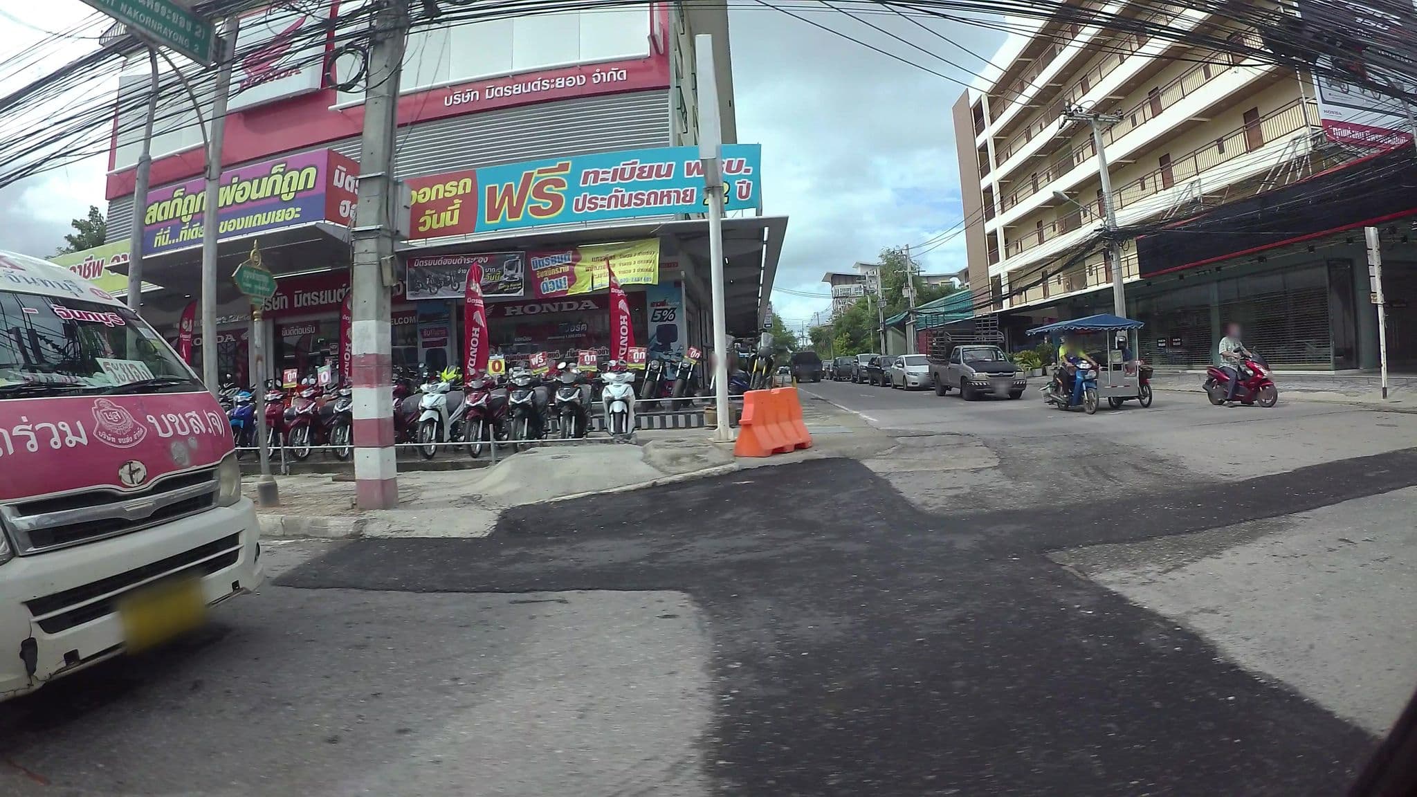Street view near The Icon Place, Rayong — © kaart_3 (CC BY-SA · Mapillary)