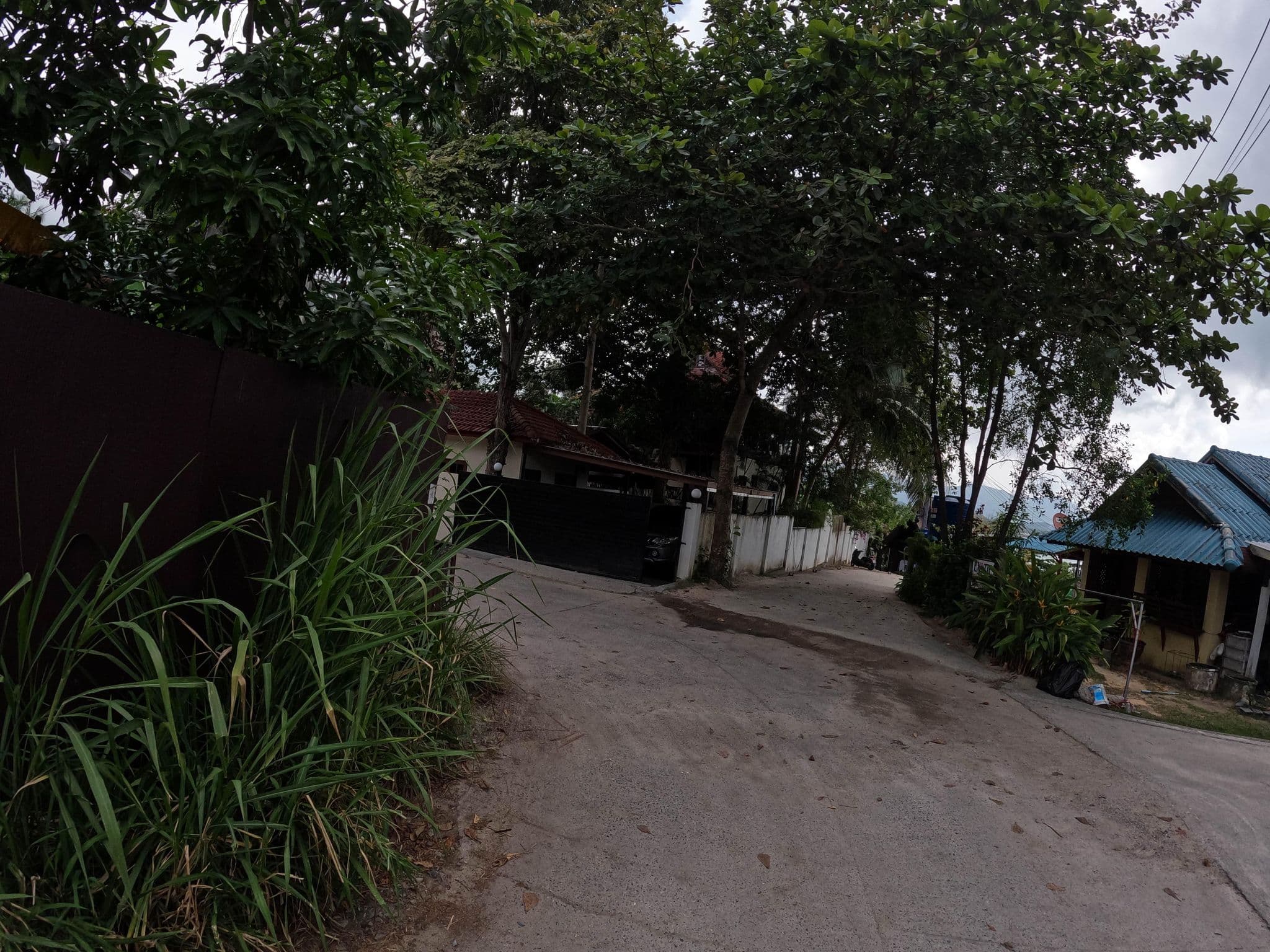 Street view near Exotic Bungalows, Ko Pha Ngan — © lucomsky (CC BY-SA · Mapillary)
