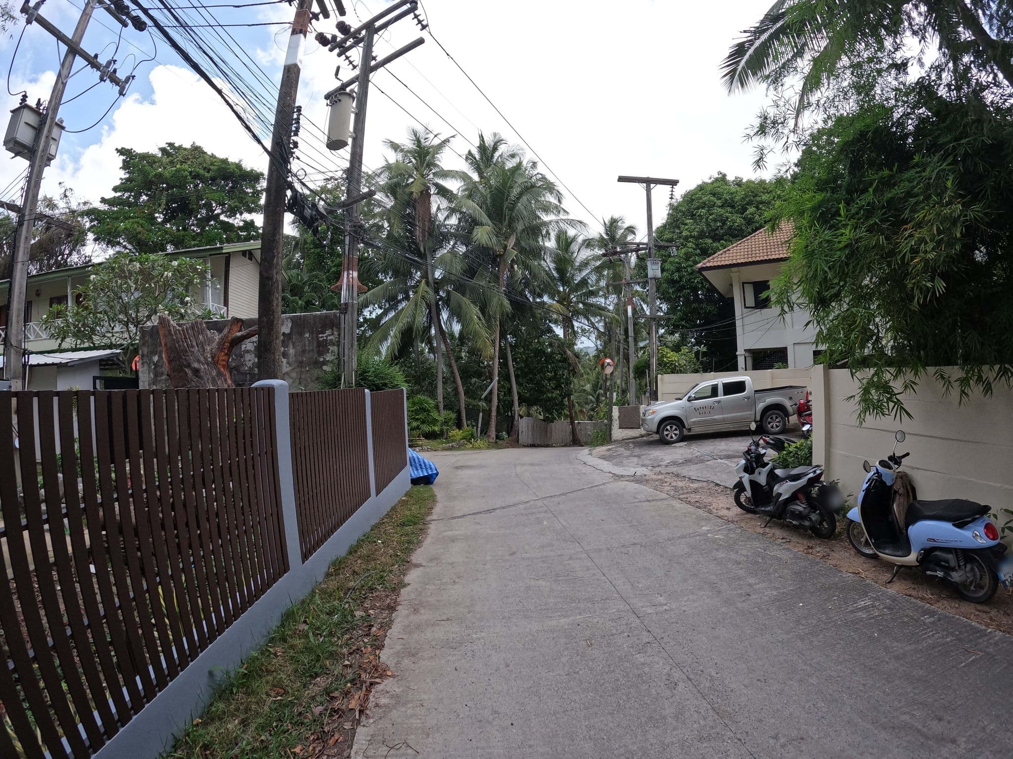Street view near Serenity Lodge, Ko Pha Ngan