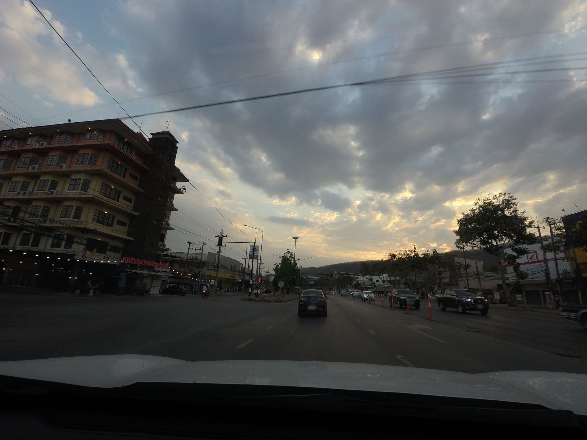 Street view near Rimtarninn Hotel, Pak Chong