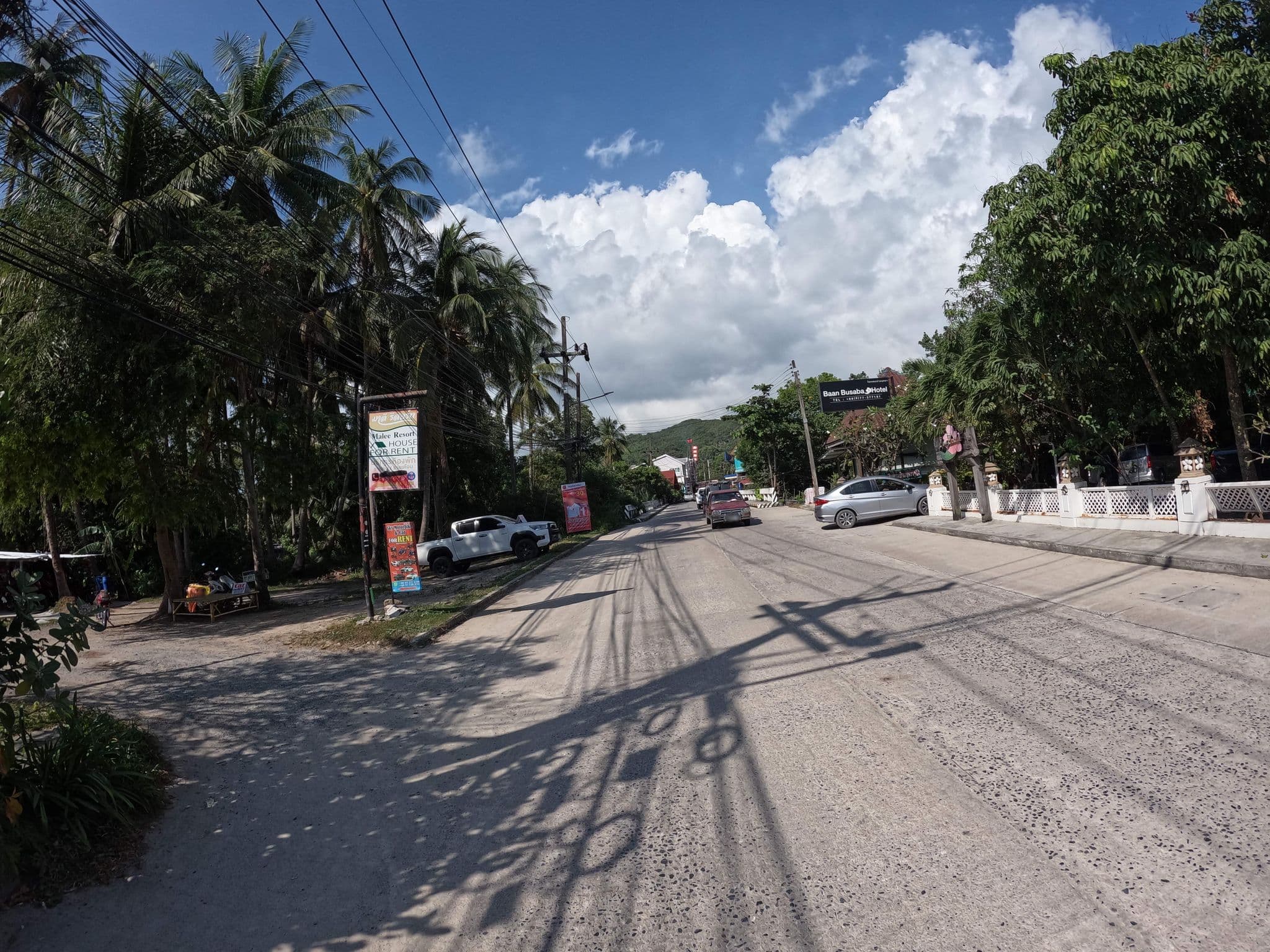 Street view near Baan Busaba Hotel, Ko Pha Ngan