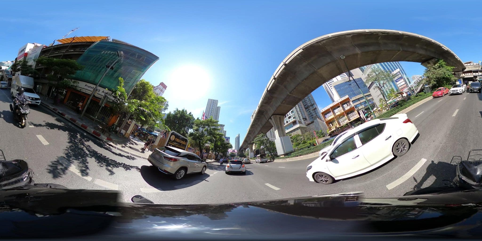 Street view near Sleep lab, Ratchathewi — © NatchaponJ (CC BY-SA · Mapillary)