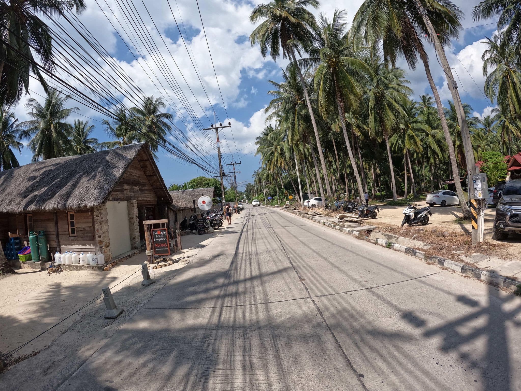 Street view near Freeway Bungalows, Ko Pha Ngan