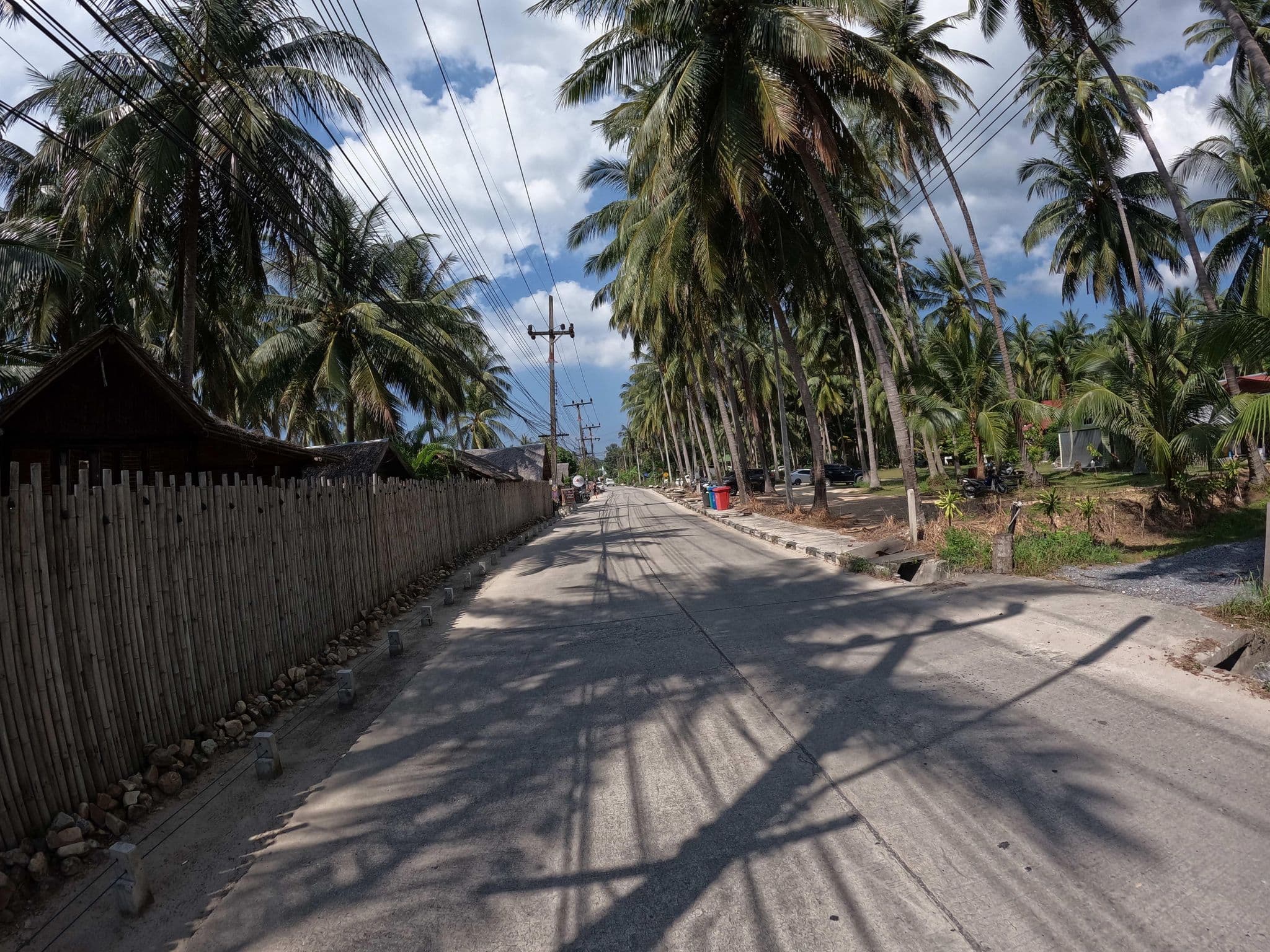 Street view near Castaway Beach Bungalows, Ko Pha Ngan