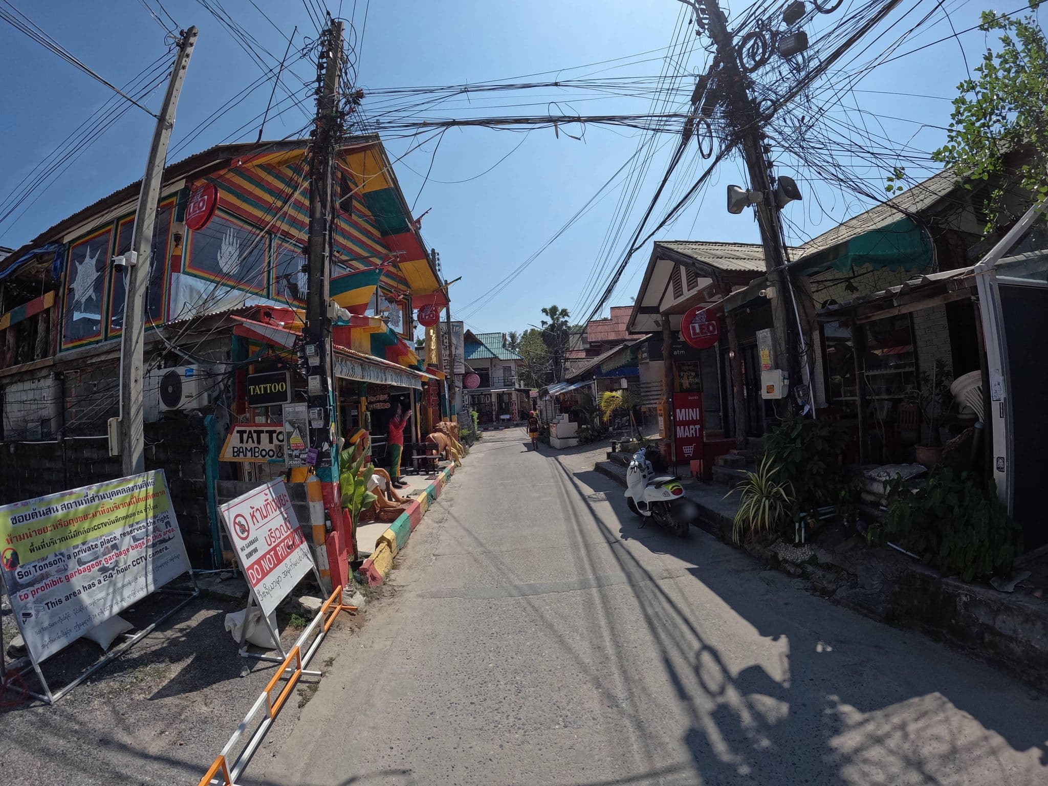 Street view near Fubar Hostel, Ko Pha Ngan — © lucomsky (CC BY-SA · Mapillary)