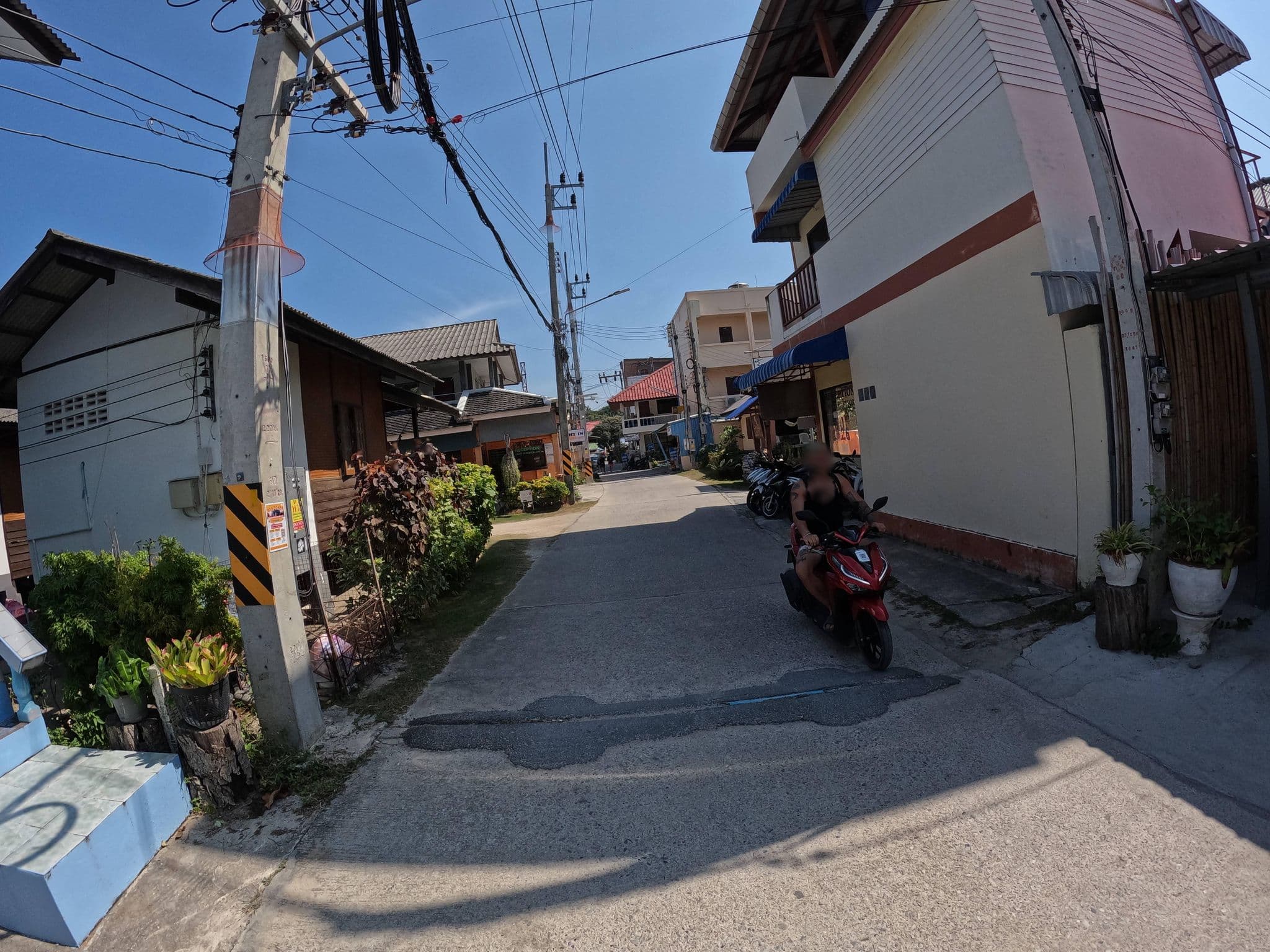 Street view near Peach Guesthouse, Ko Pha Ngan — © lucomsky (CC BY-SA · Mapillary)