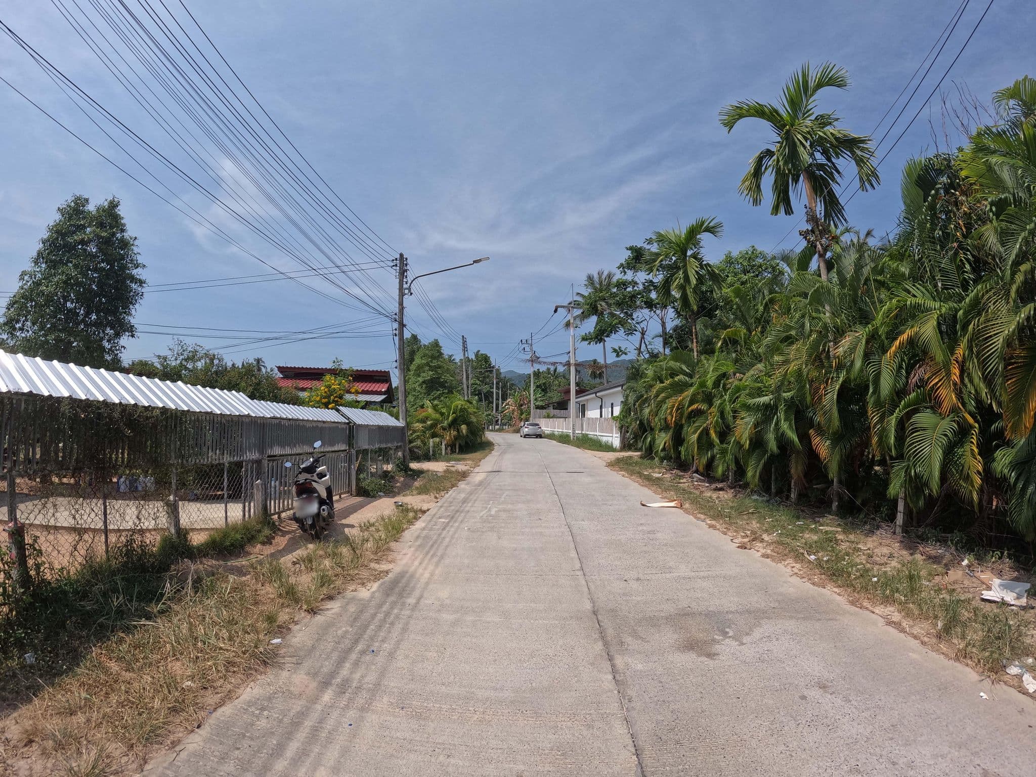 Street view near Rueangrot, Ko Pha Ngan