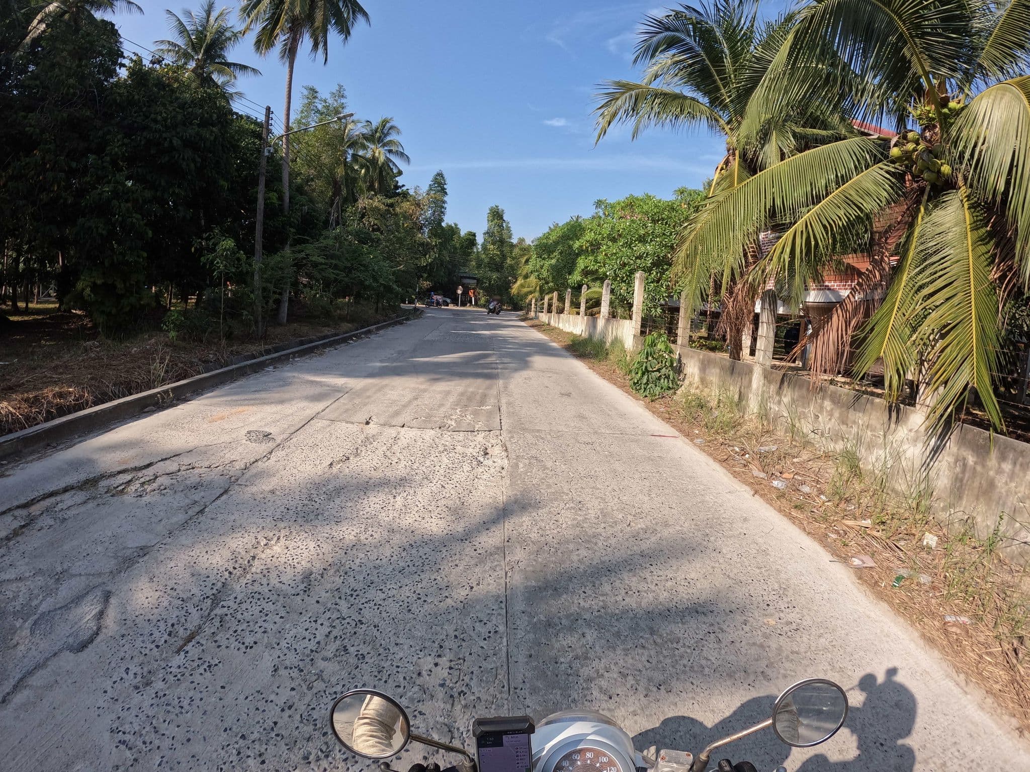 Street view near Sri Sawad Vllage, Ko Pha Ngan