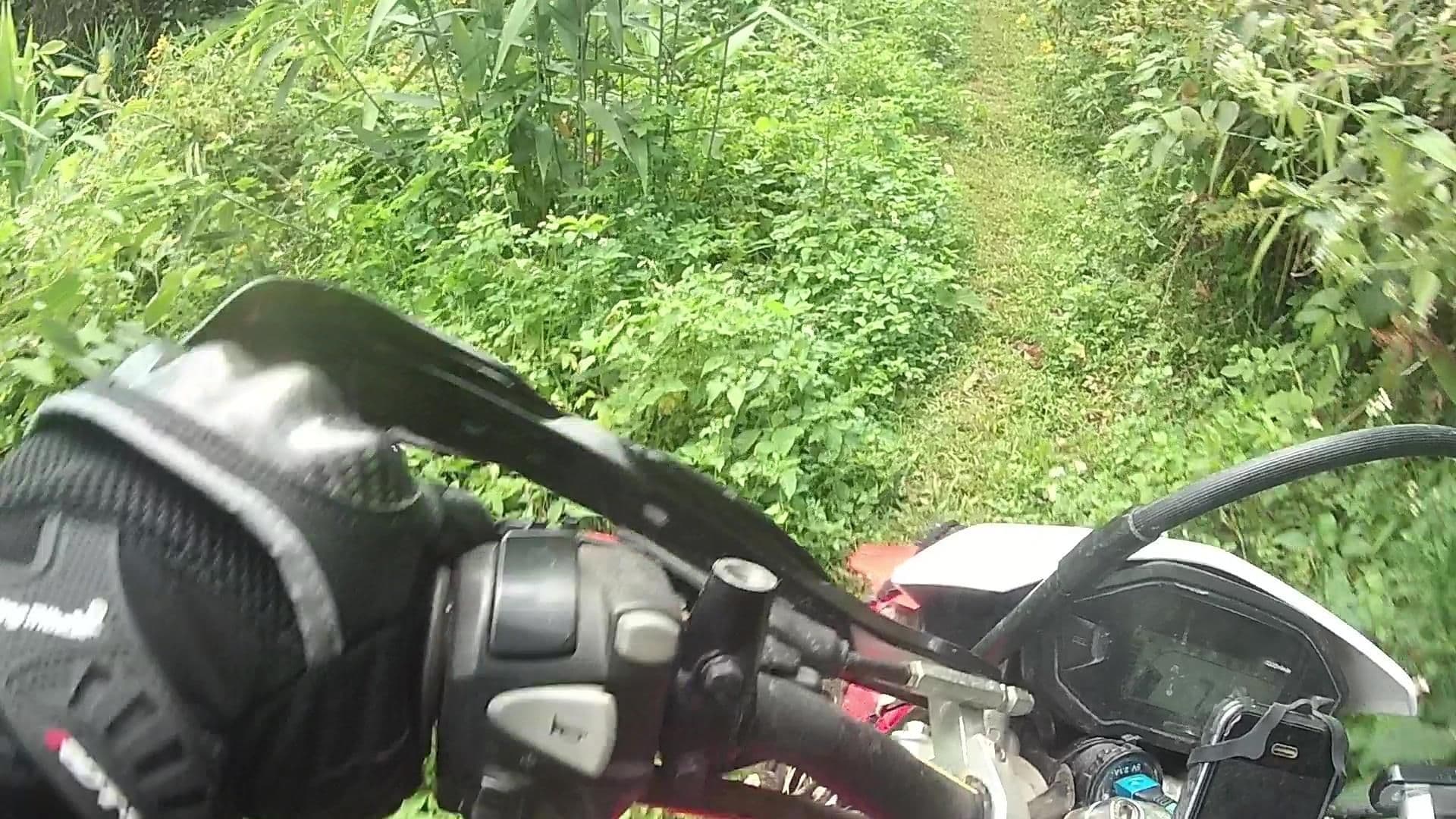 Street view near Limeleaf Eco-lodge, Ban Mae Waen — © julcnx (CC BY-SA · Mapillary)