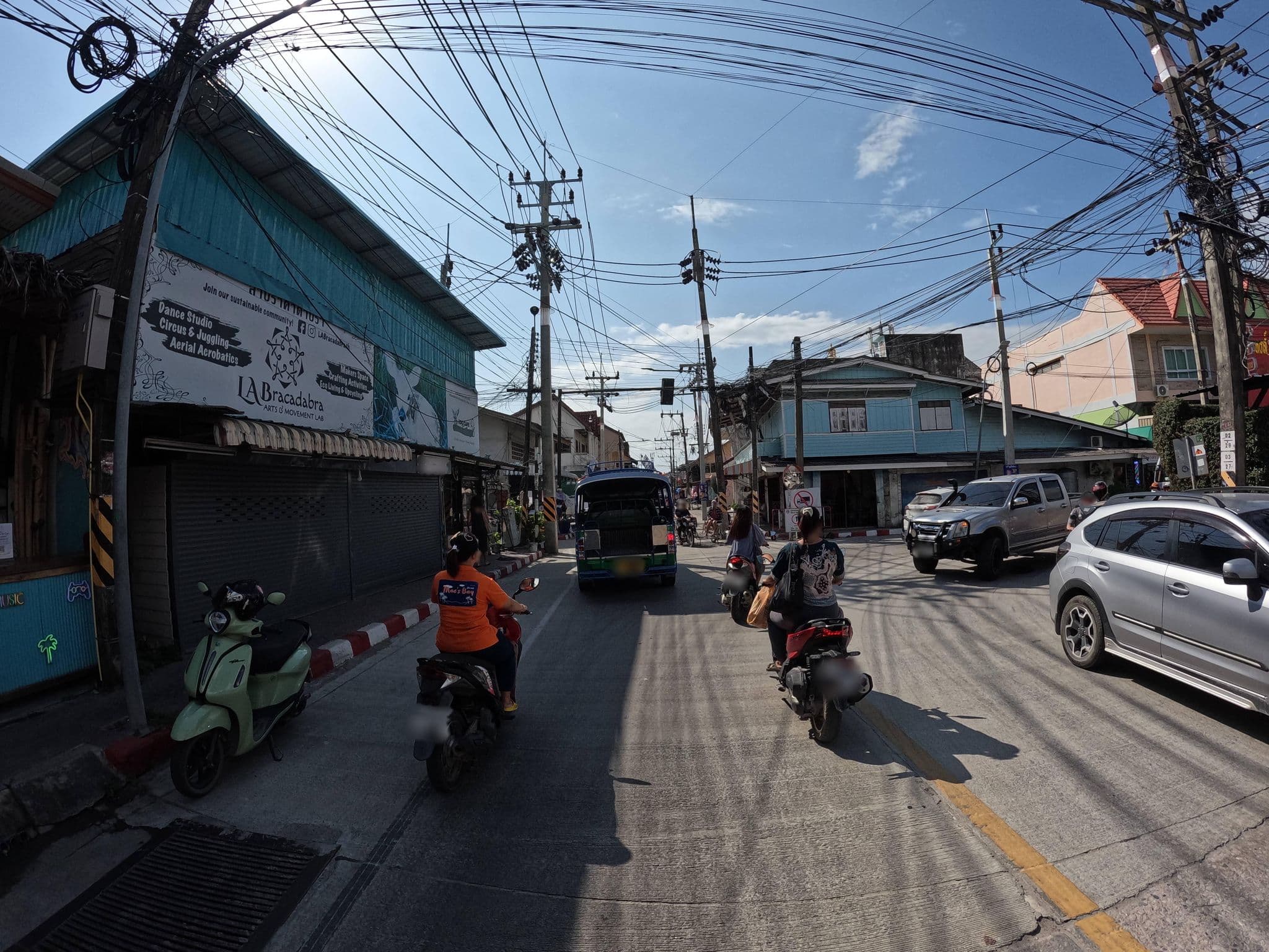 Street view near Kawa Daki, Ko Pha Ngan — © lucomsky (CC BY-SA · Mapillary)