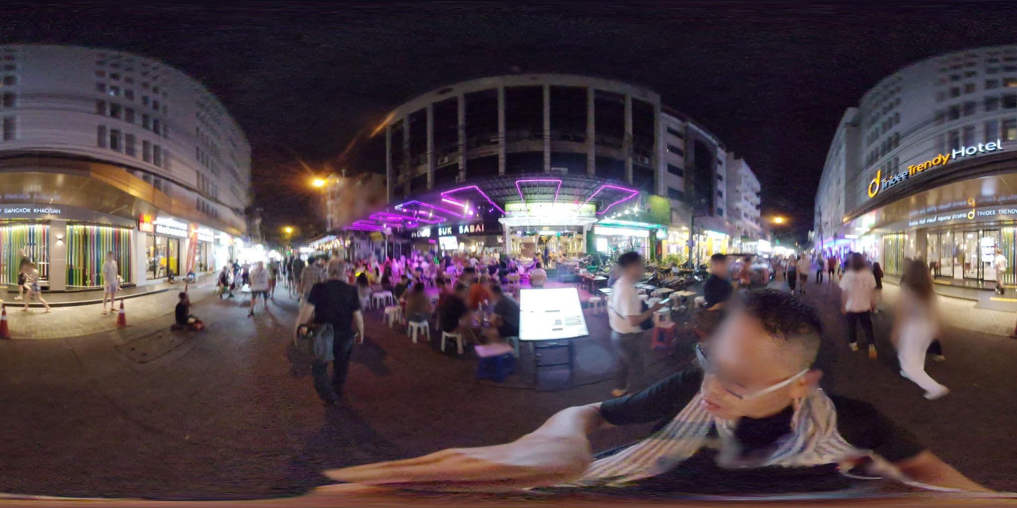 Street view near The Mixx Hostel, Phra Nakhon