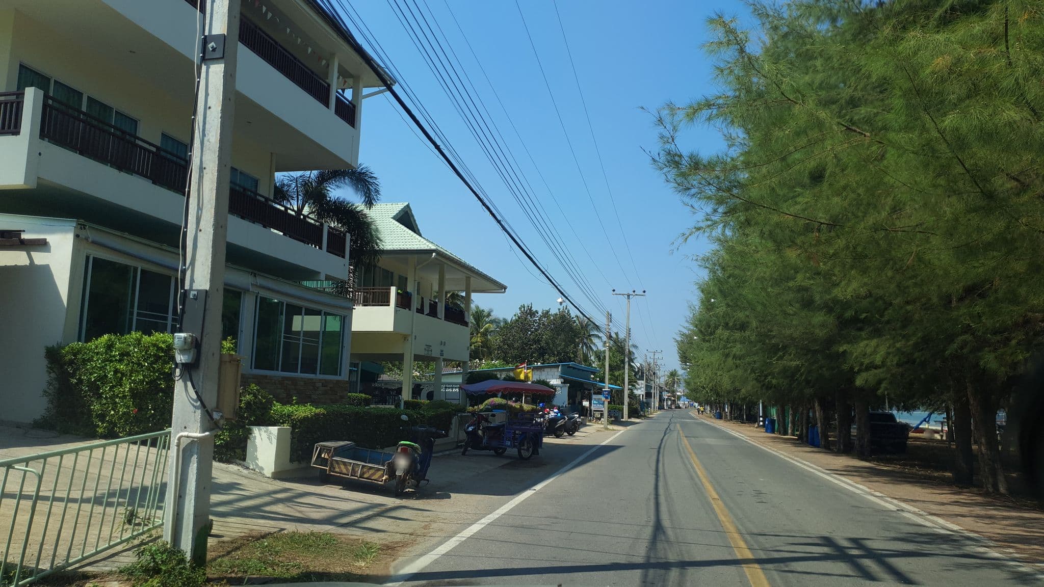 Street view near Juniper Tree, Sam Roi Yot — © jrcarlsen (CC BY-SA · Mapillary)