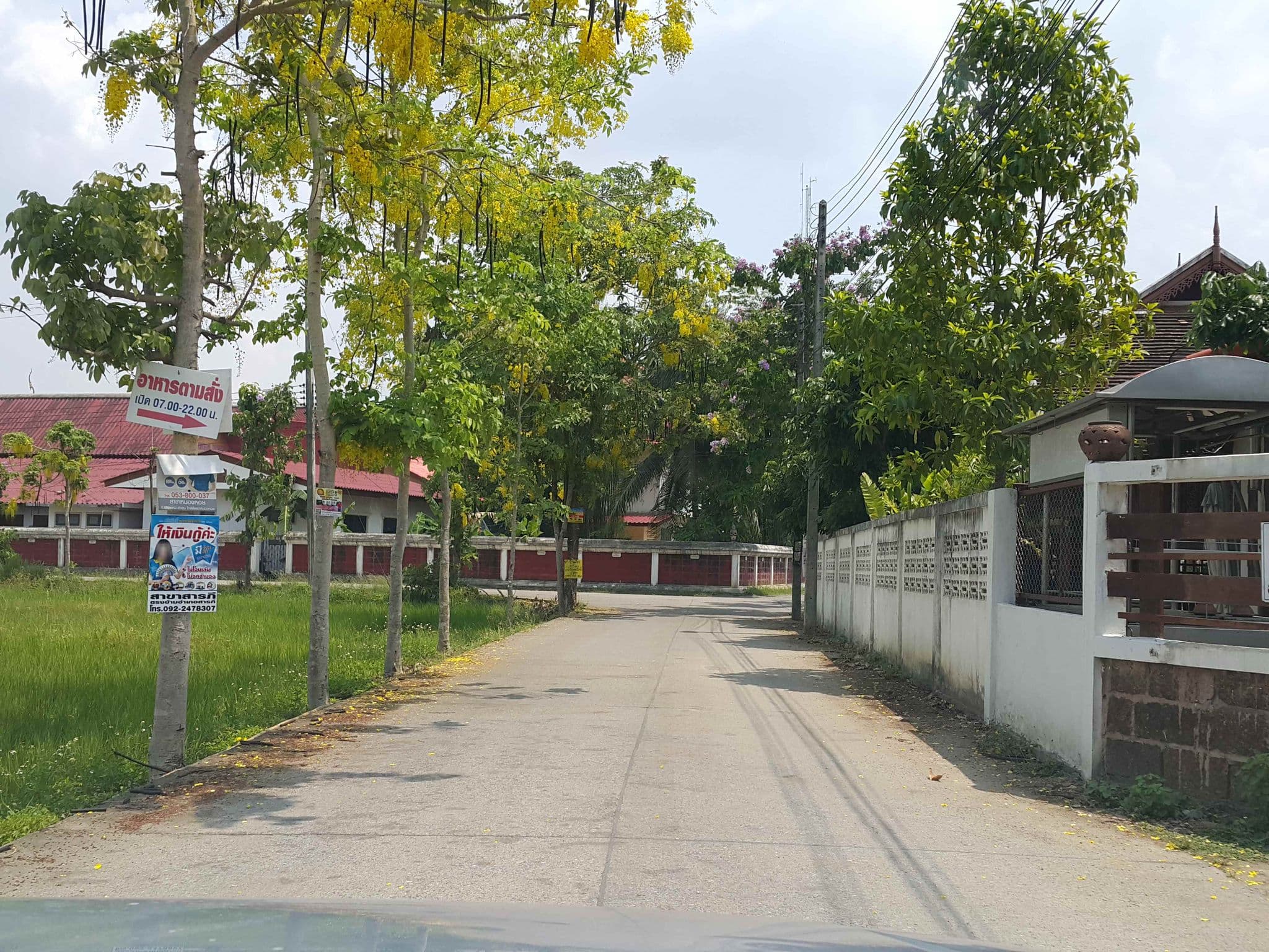 Street view near Ruanthip Resort, San Kamphaeng — © jrcarlsen (CC BY-SA · Mapillary)