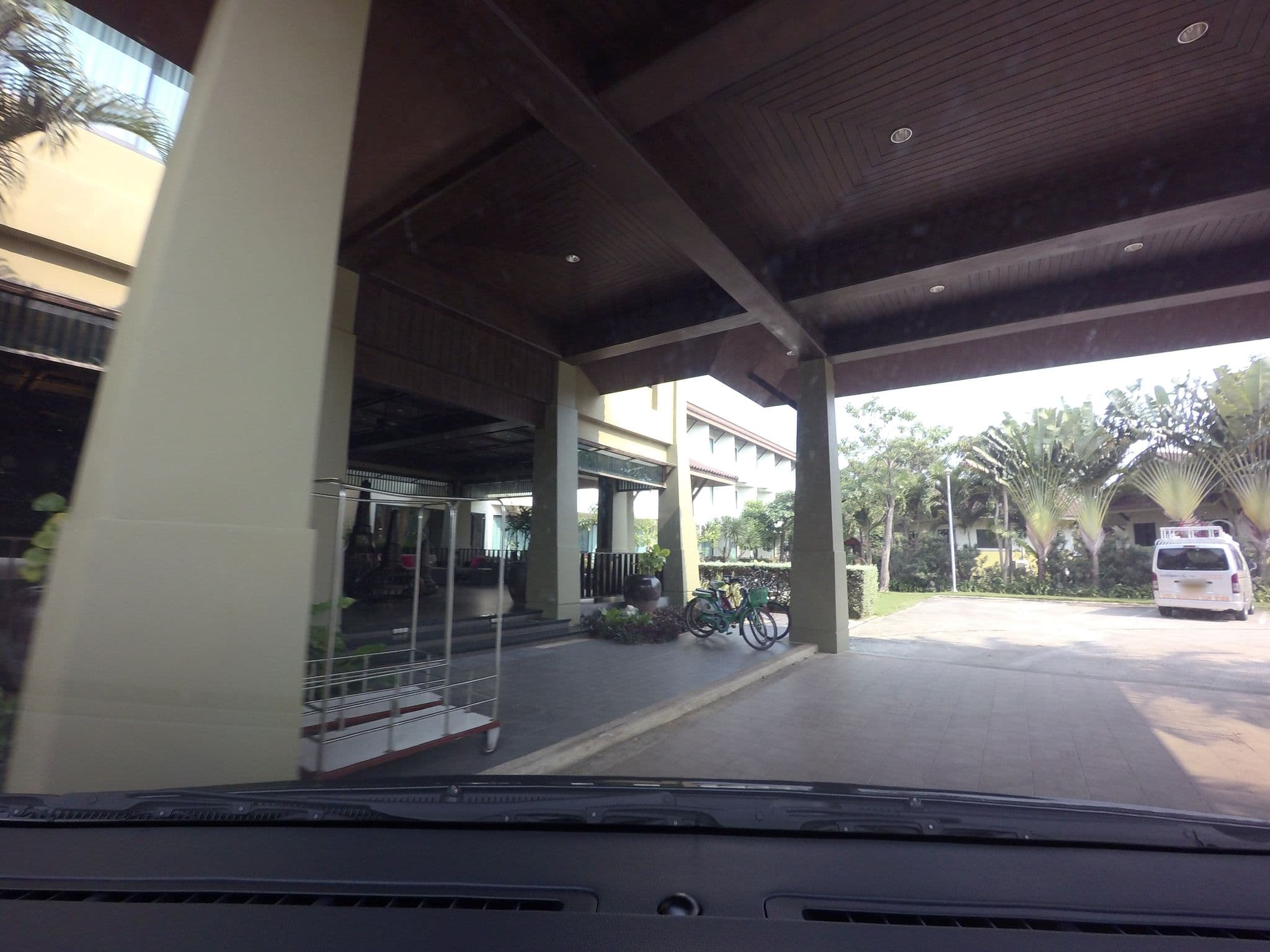 Street view near Kuiburi Hotel & Resort, Kui Buri — © mishari (CC BY-SA · Mapillary)