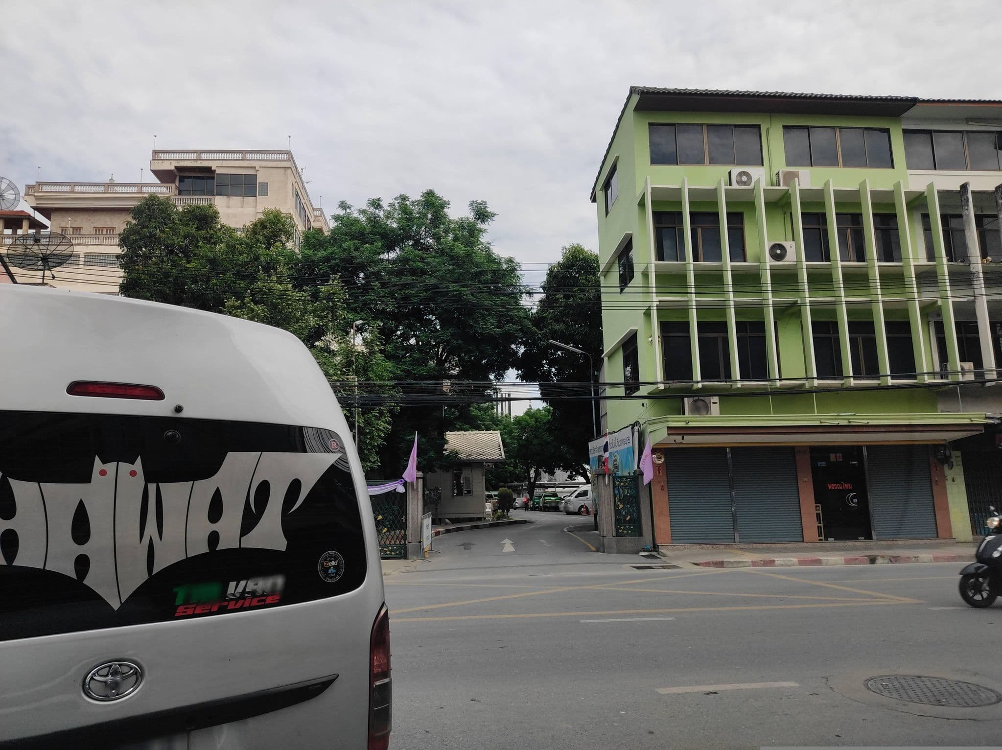 Street view near Born Free Hostel, Phra Nakhon