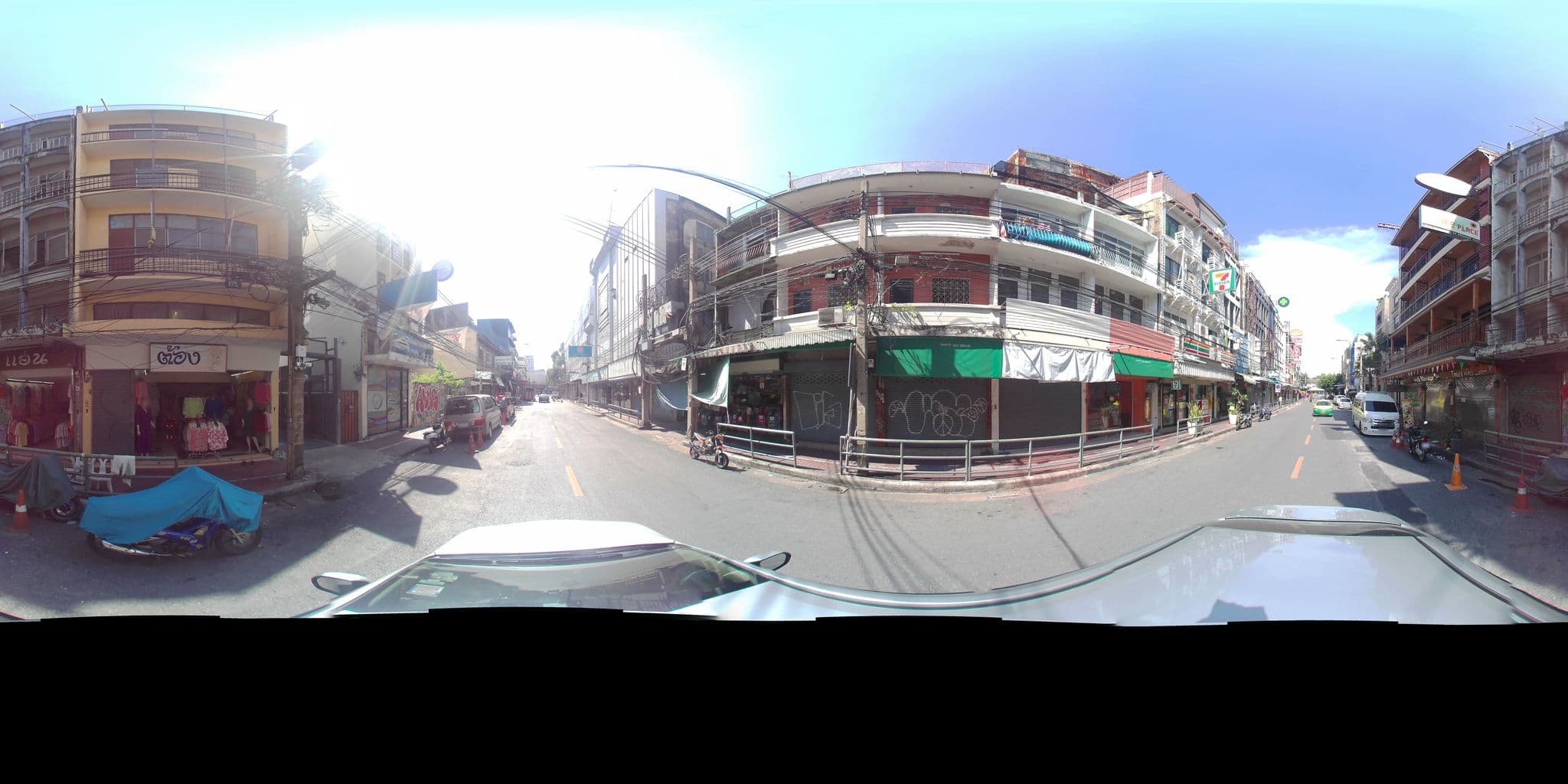 Street view near Bed Station Hostel, Phra Nakhon