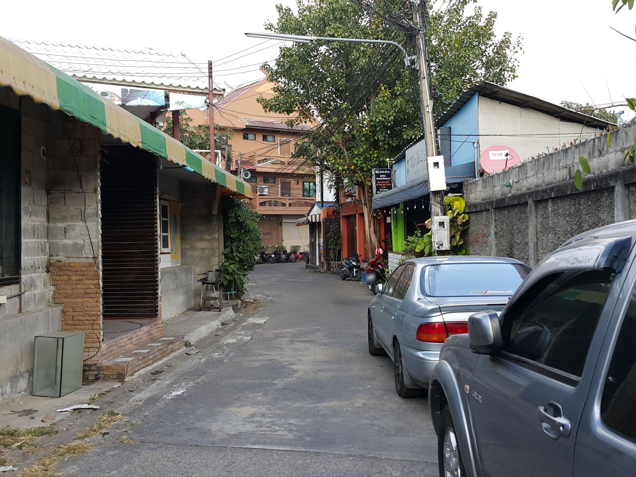 Street view near Toey's Place, Chiang Mai