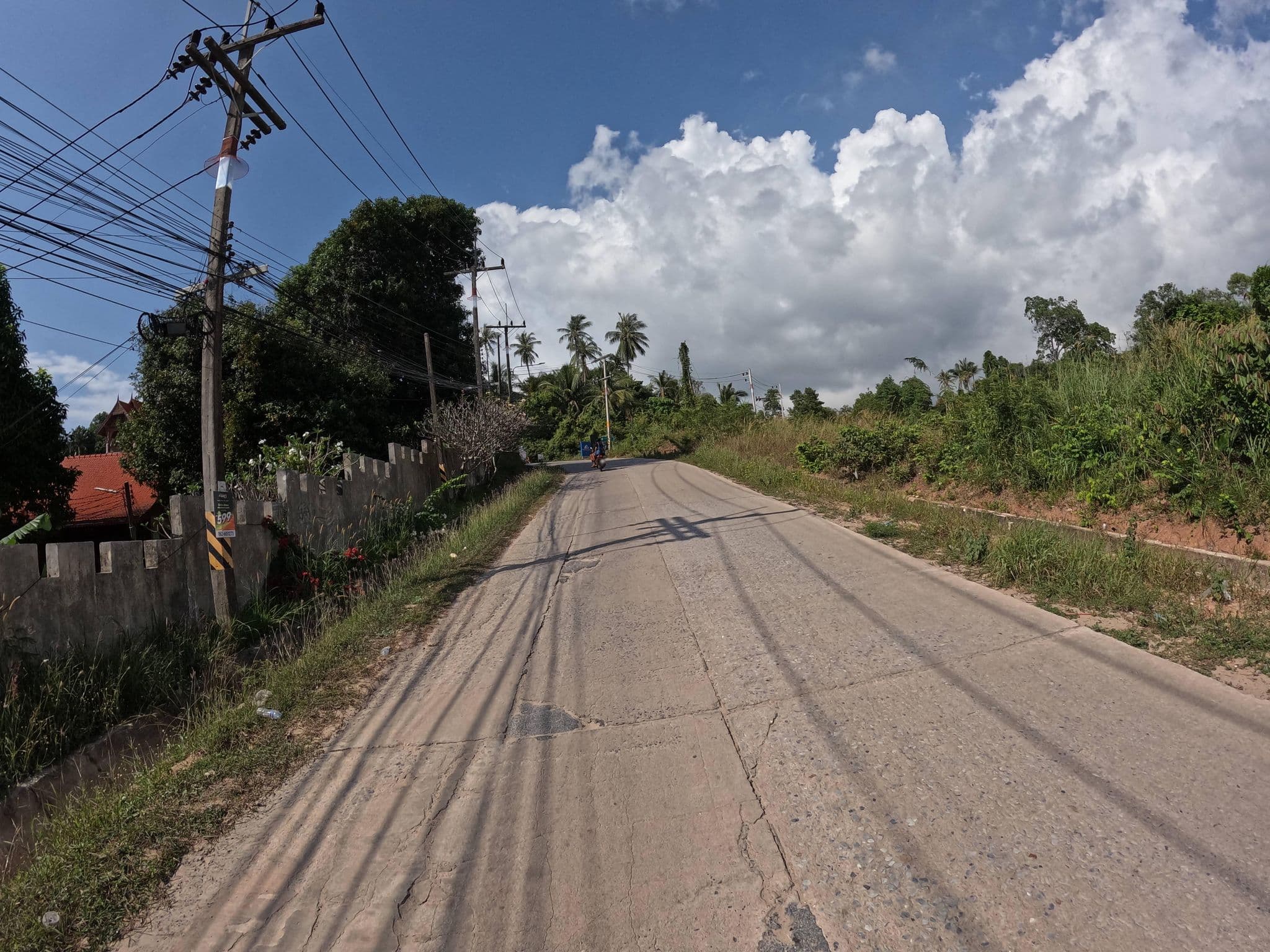 Street view near Kalulushi Bungalows, Ko Pha Ngan
