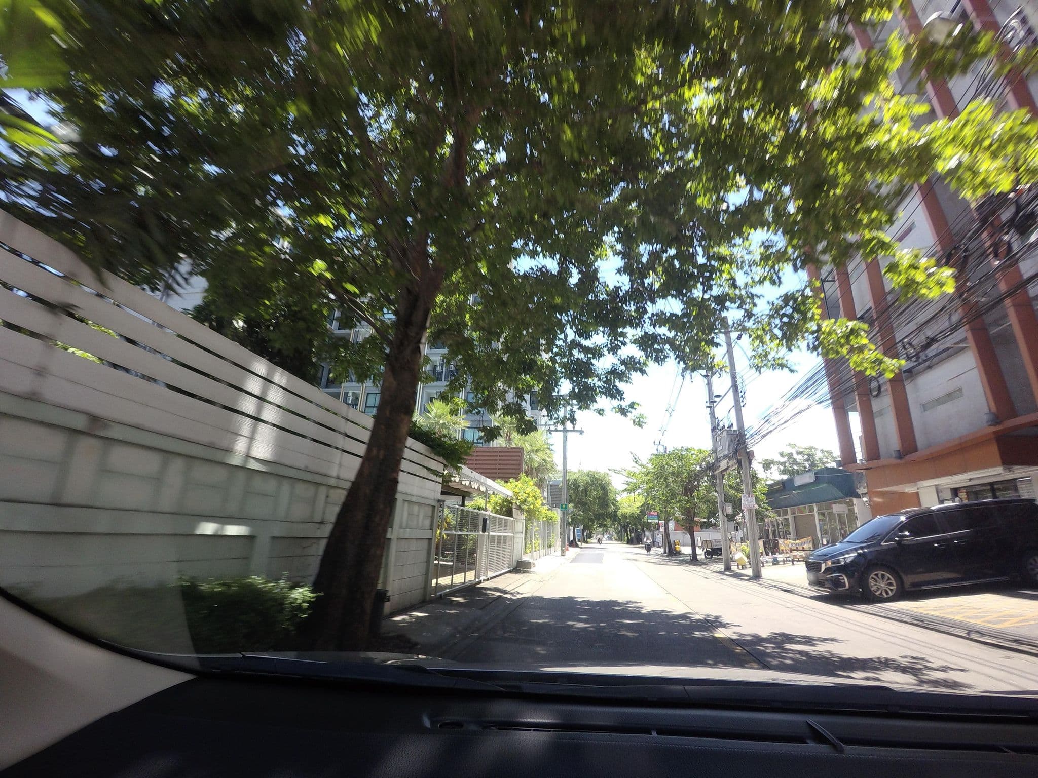 Street view near Baron Residence Hotel, Bang Kapi — © mishari (CC BY-SA · Mapillary)