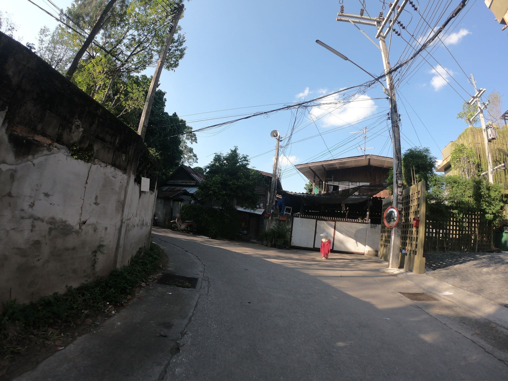 Street view near Gategaa Village, Chiang Mai — © chanuwath_grab (CC BY-SA · Mapillary)