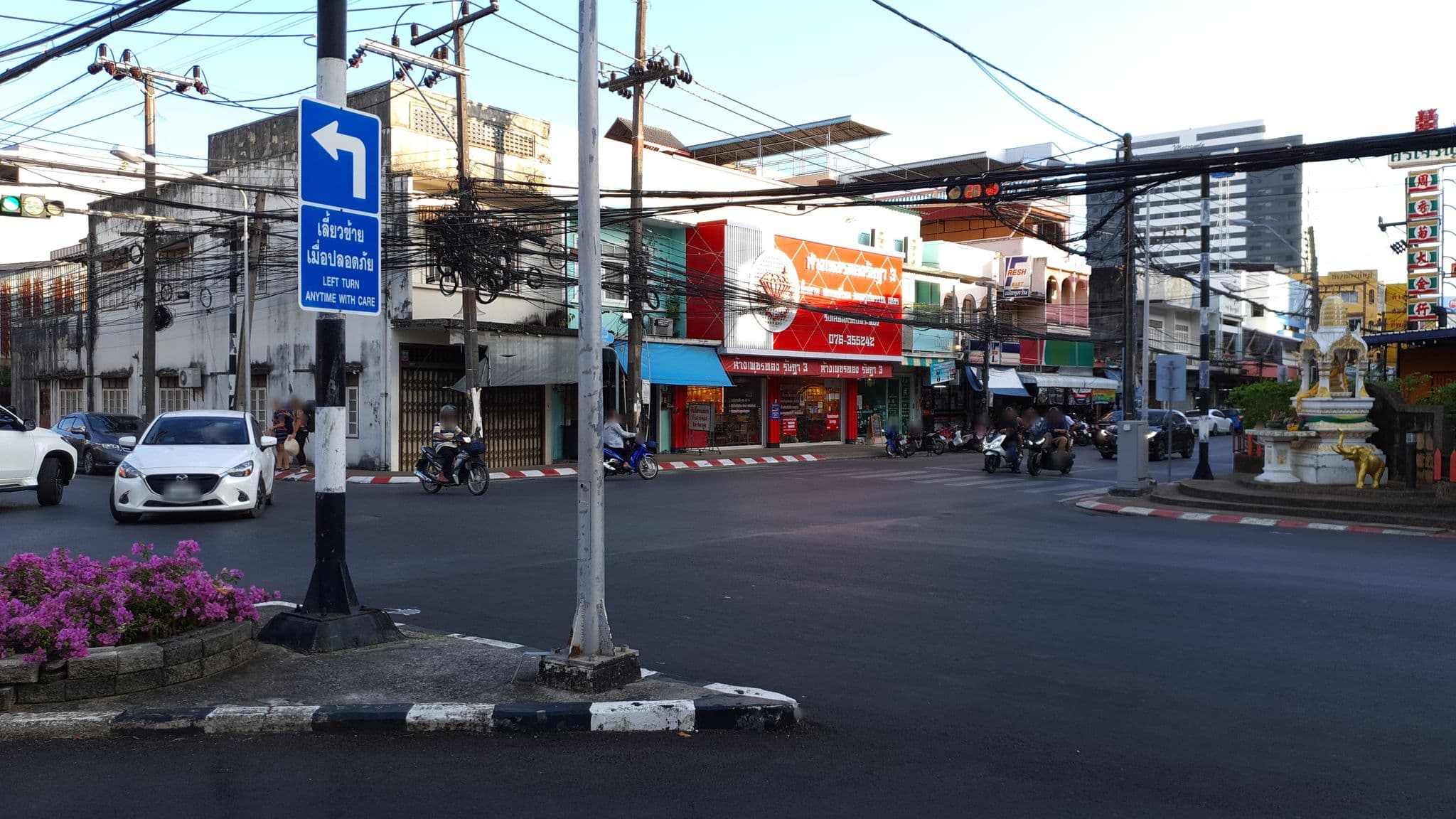 Street view near Chic, Ban Talat Nua — © jrcarlsen (CC BY-SA · Mapillary)
